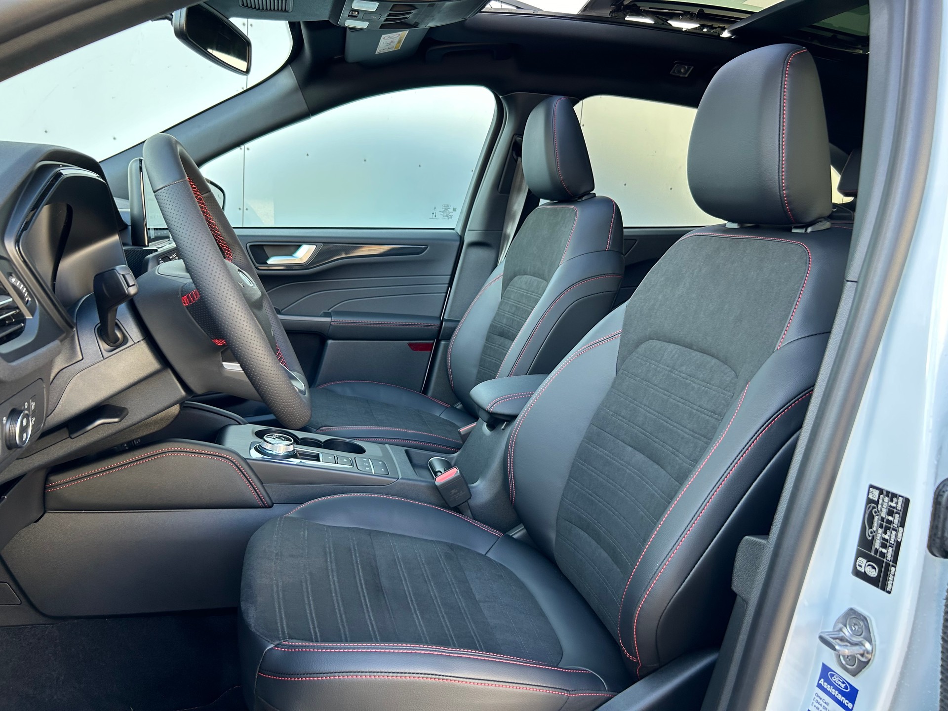 FORD Kuga 2.5 Plug-in Hybrid ST-Line X-image-9