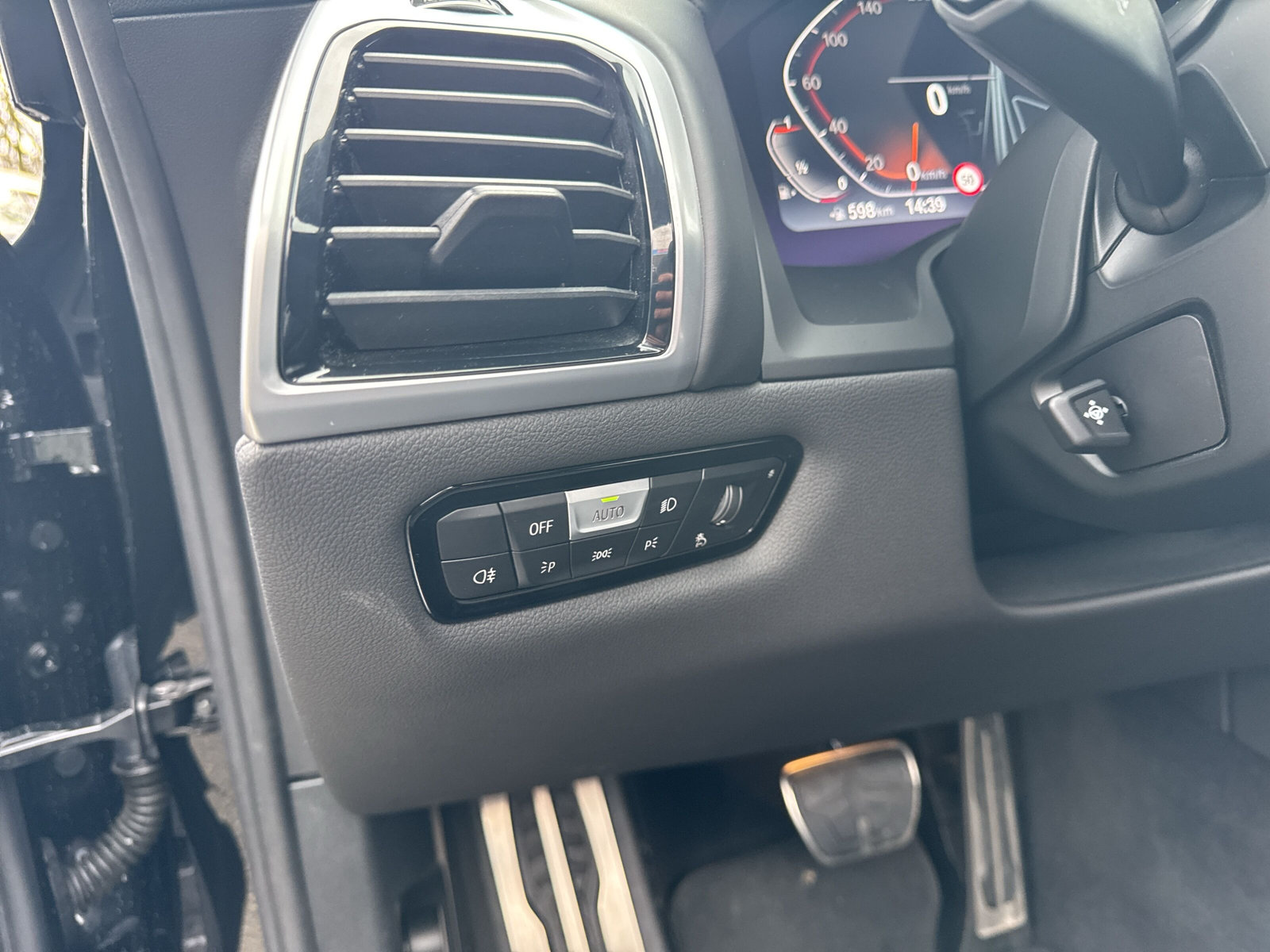 BMW 840i xDrive M Sport Pro Steptronic-image-19