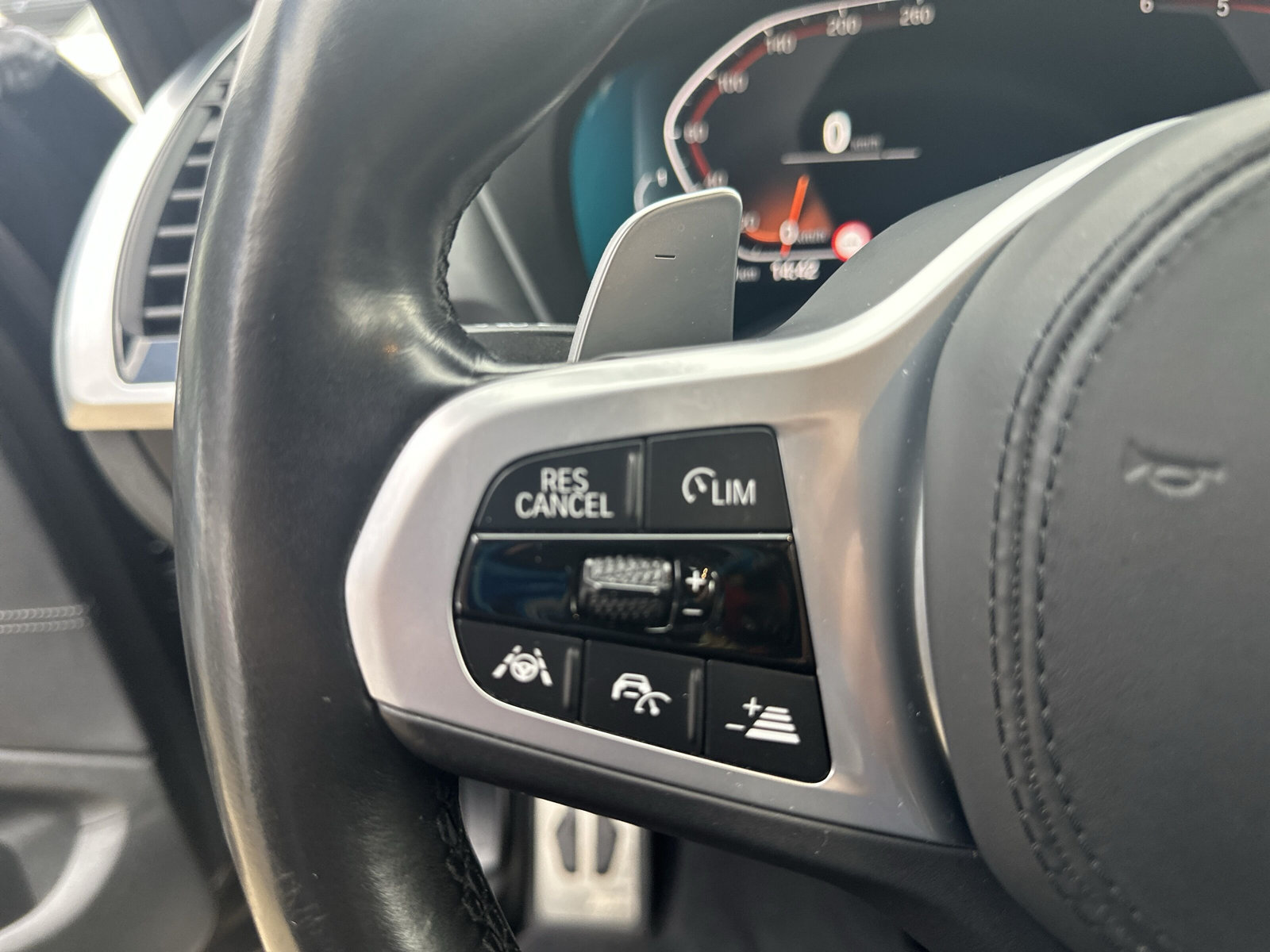 BMW 840i xDrive M Sport Pro Steptronic-image-14