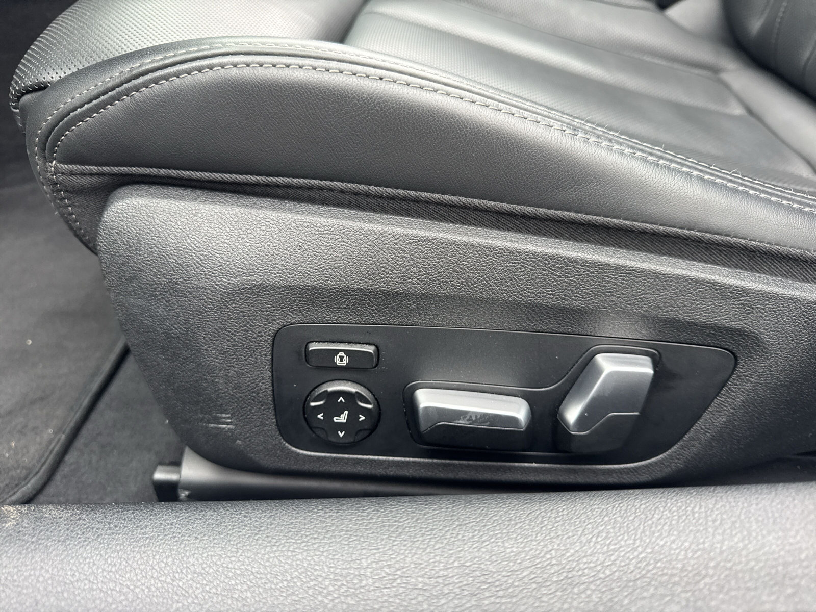 BMW 840i xDrive M Sport Pro Steptronic-image-18