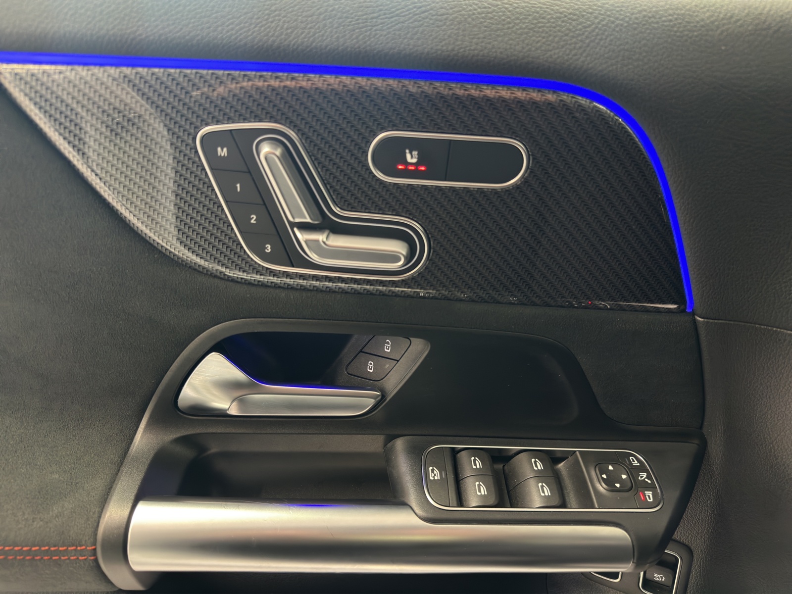 MERCEDES-BENZ GLA 250 e EQ Star 8G-DCT-image-14
