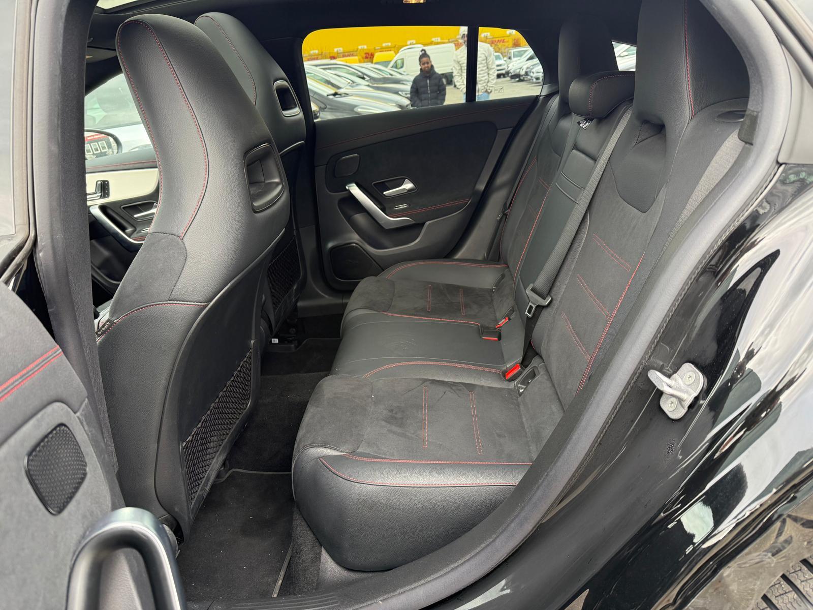 MERCEDES-BENZ CLA 220 d AMG Line 4matic Shooting Brake-image-12