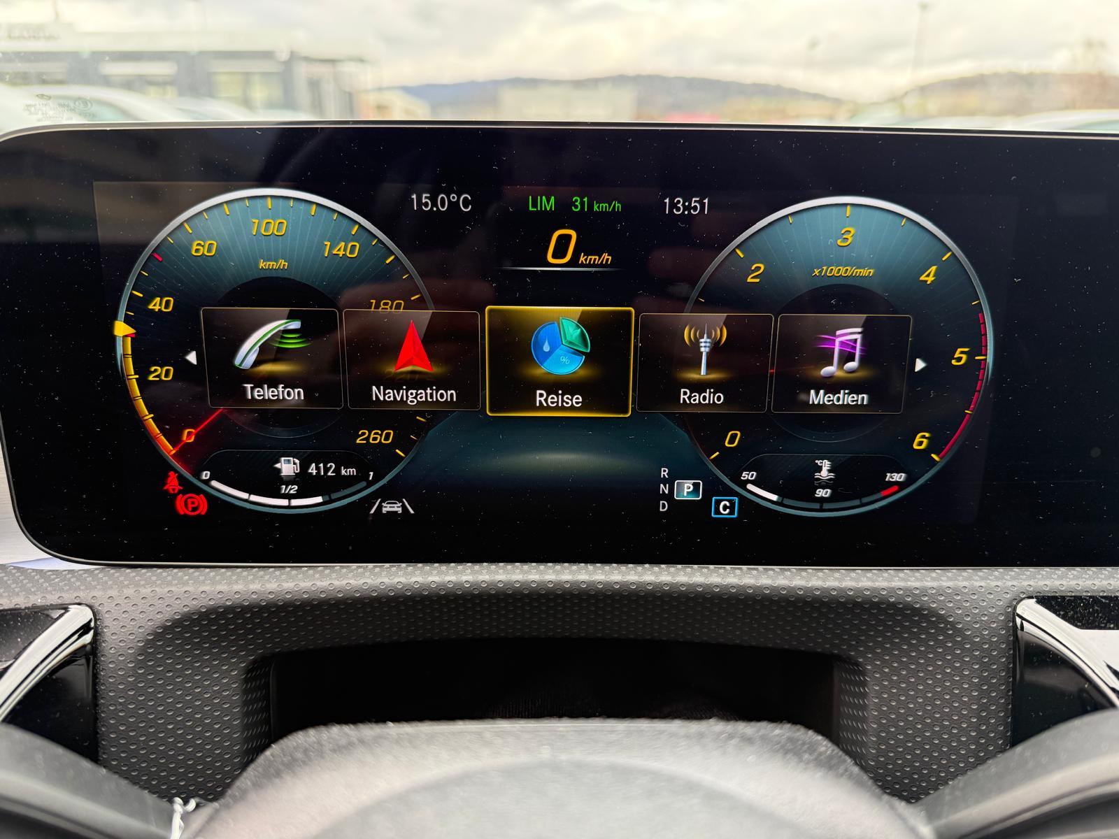 MERCEDES-BENZ CLA 220 d AMG Line 4matic Shooting Brake-image-18