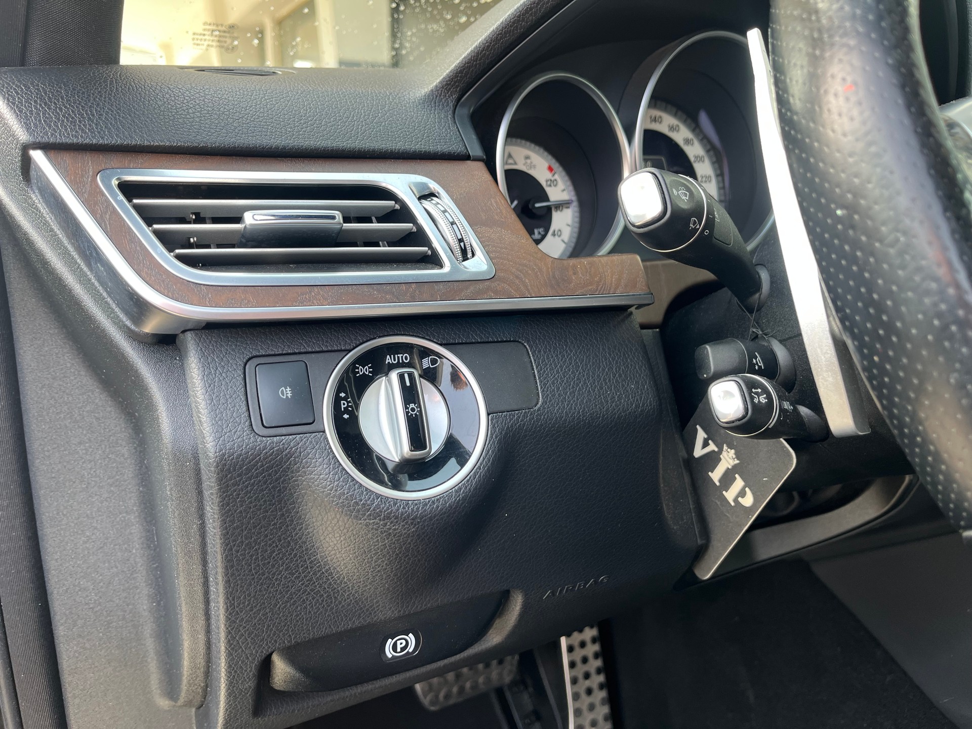 MERCEDES-BENZ E 500 Avantgarde 4Matic 7G-Tronic-image-15