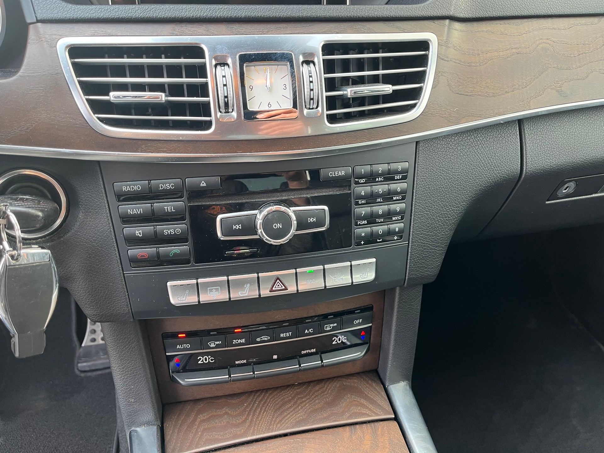 MERCEDES-BENZ E 500 Avantgarde 4Matic 7G-Tronic-image-18