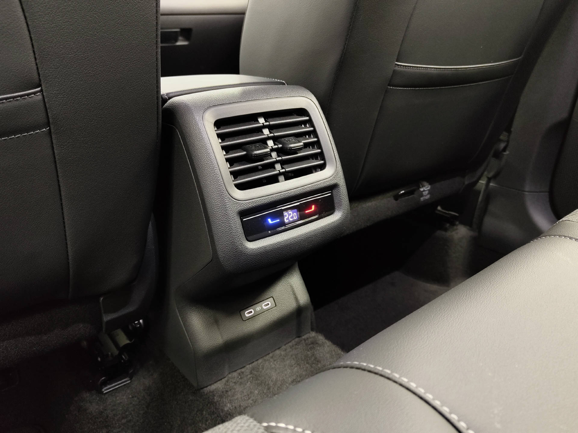VW T-Roc 1.5 eTSI R-Line DSG-image-12