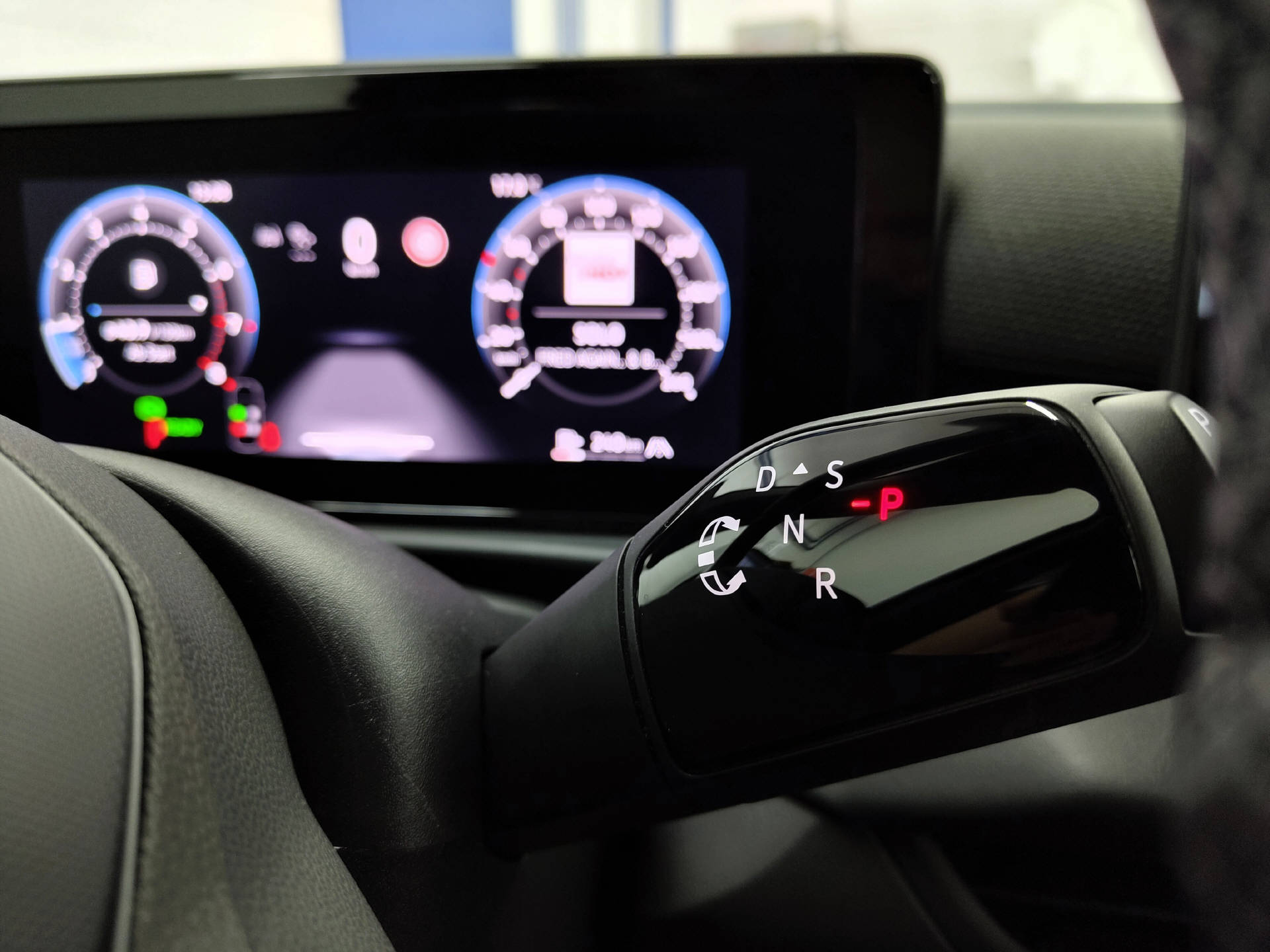VW T-Roc 1.5 eTSI R-Line DSG-image-10
