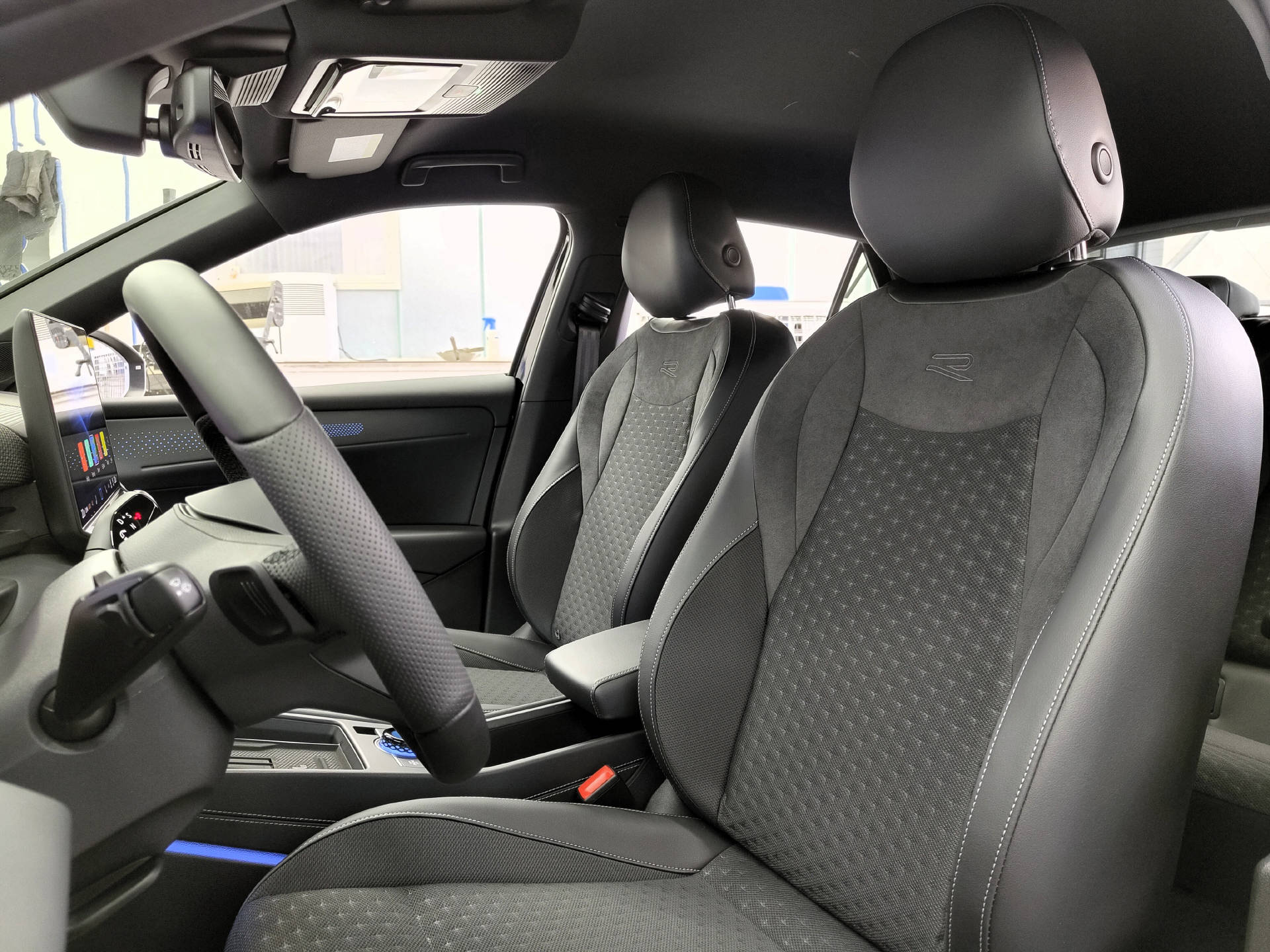 VW T-Roc 1.5 eTSI R-Line DSG-image-5