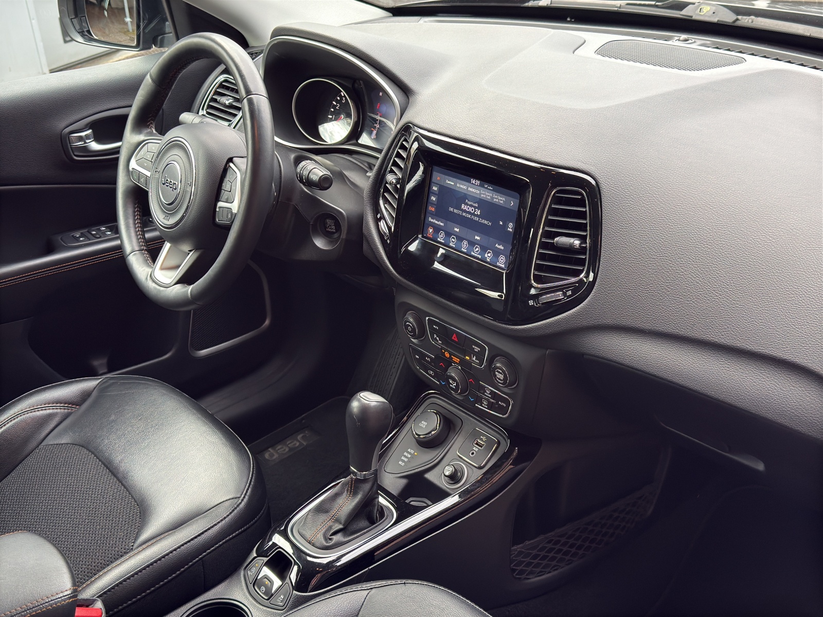 JEEP Compass 1.4 Turbo Freedom 4X4-image-12