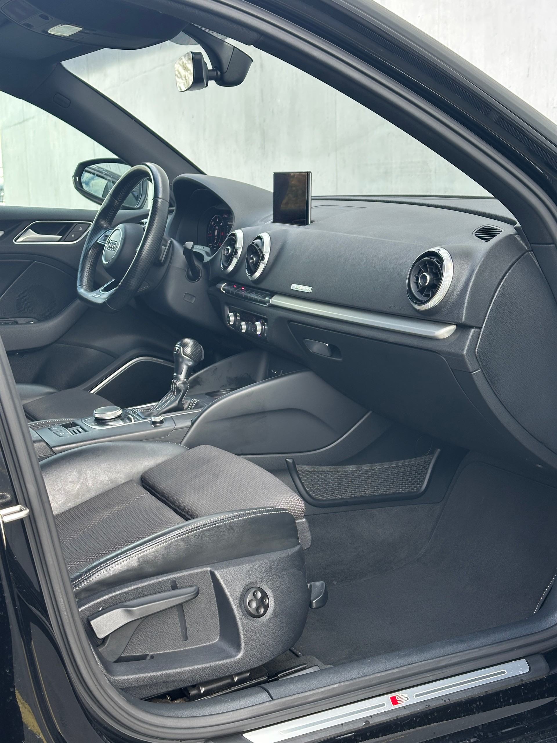 AUDI A3 Sportback 2.0 TDI Sport S-tronic quattro-image-12