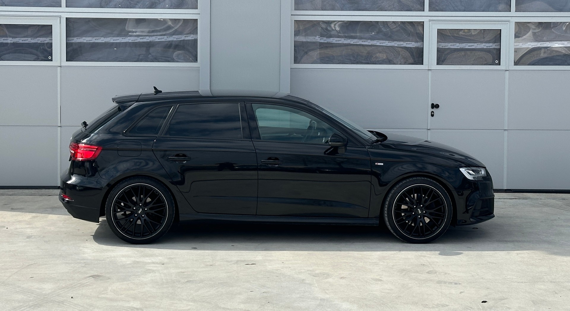 AUDI A3 Sportback 2.0 TDI Sport S-tronic quattro-image-2