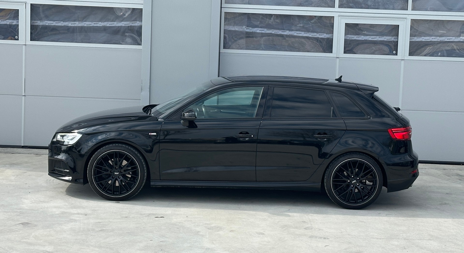 AUDI A3 Sportback 2.0 TDI Sport S-tronic quattro-image-1