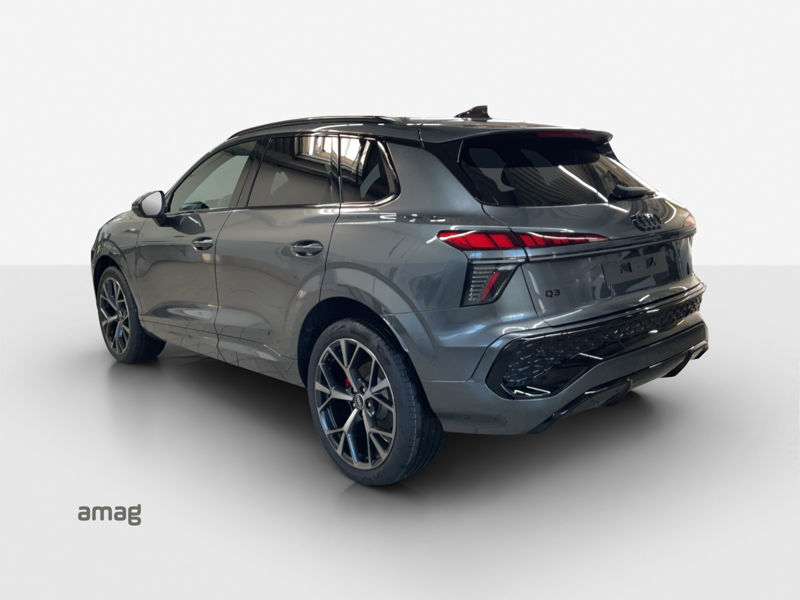 AUDI Q3 SUV 110 kW TFSI S tronic-image-2