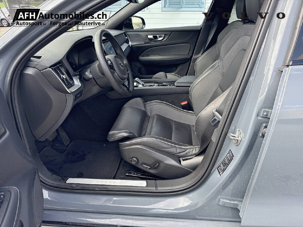 VOLVO V60 2.0 B5 Ultimate Dark AWD-image-12