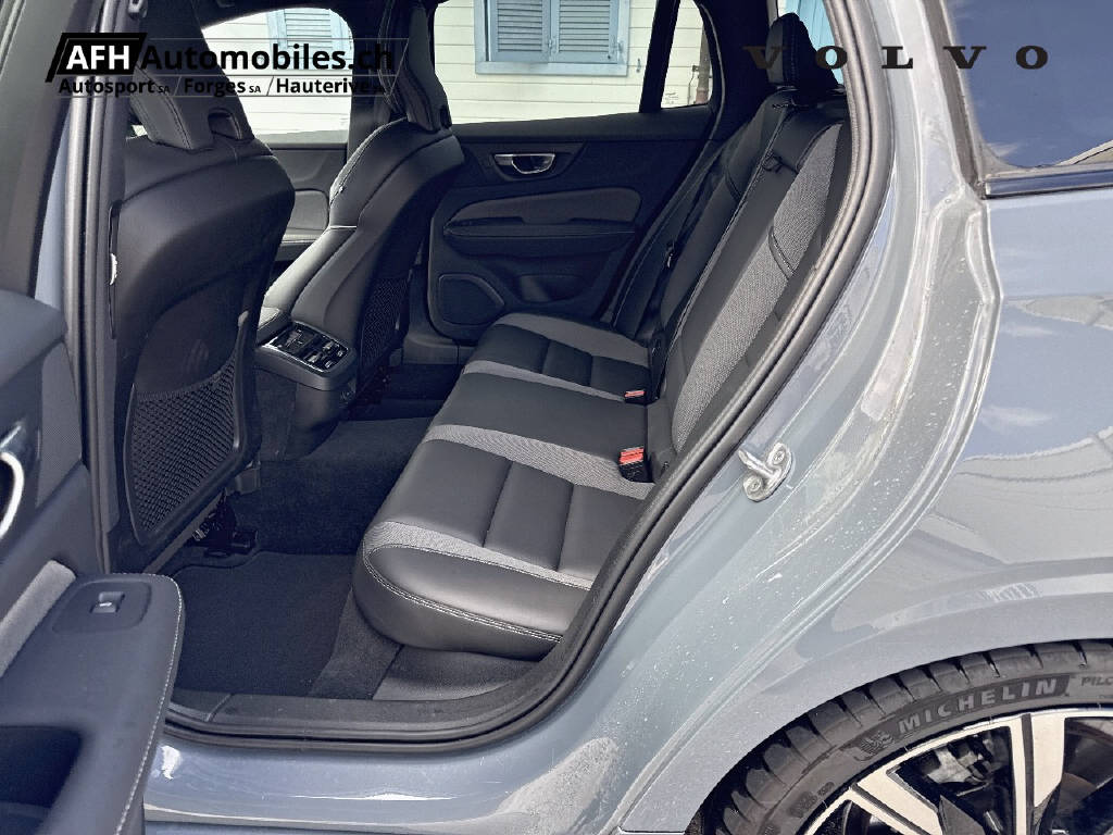 VOLVO V60 2.0 B5 Ultimate Dark AWD-image-11
