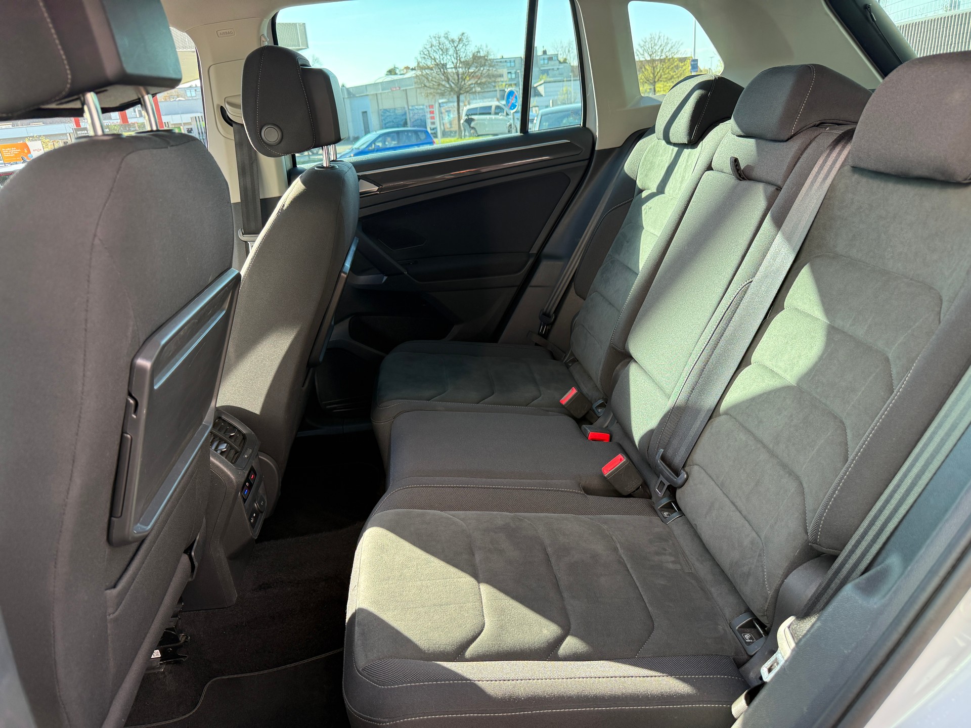VW Tiguan 1.4TSI Comfortline 4Motion DSG *** DISTANZREGELUNG***-image-12