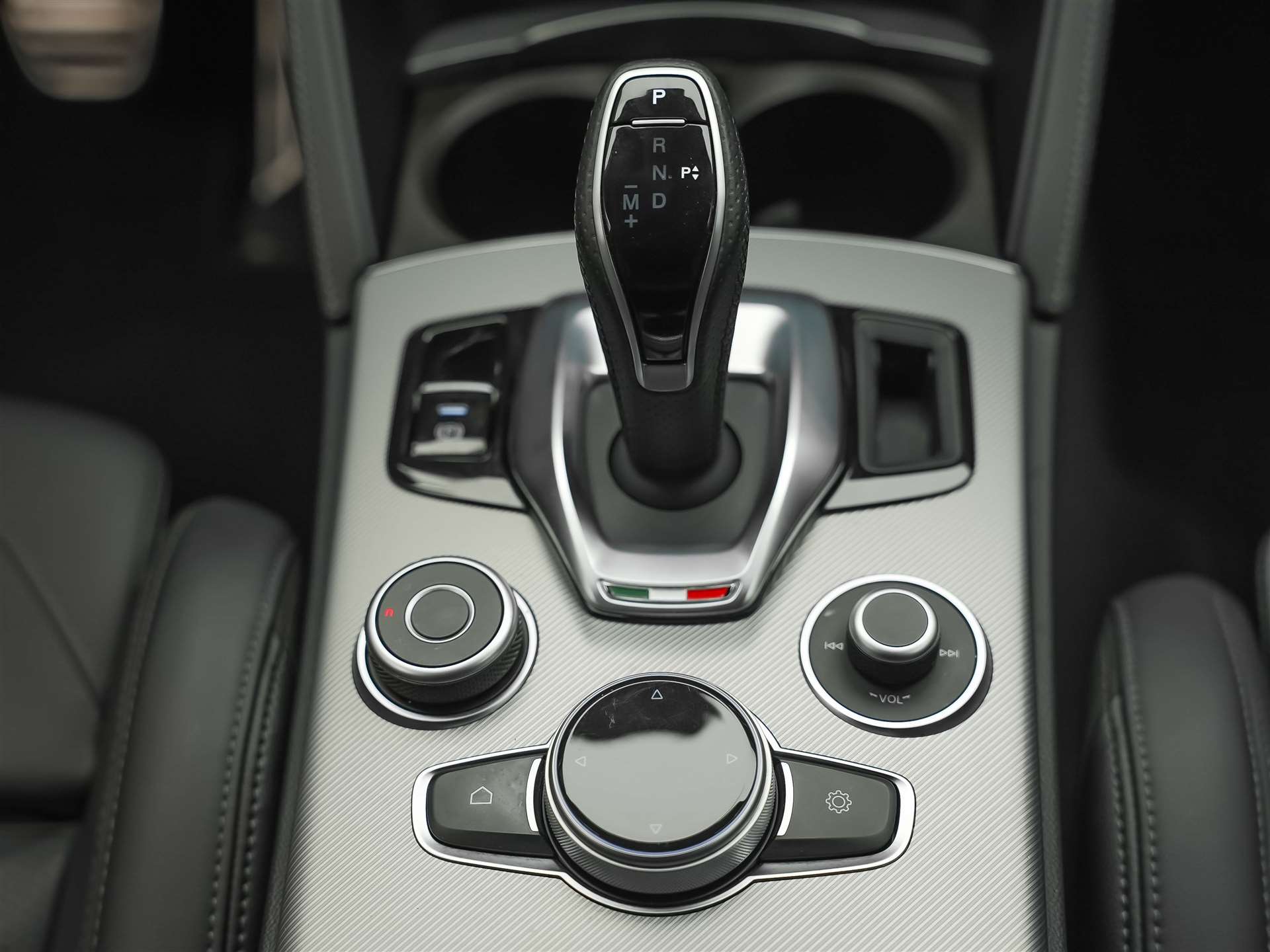 ALFA ROMEO Stelvio 2.2 JTDM Veloce Q4 AT8 *Facelift*Werksgarantie*Assistenten*-image-27