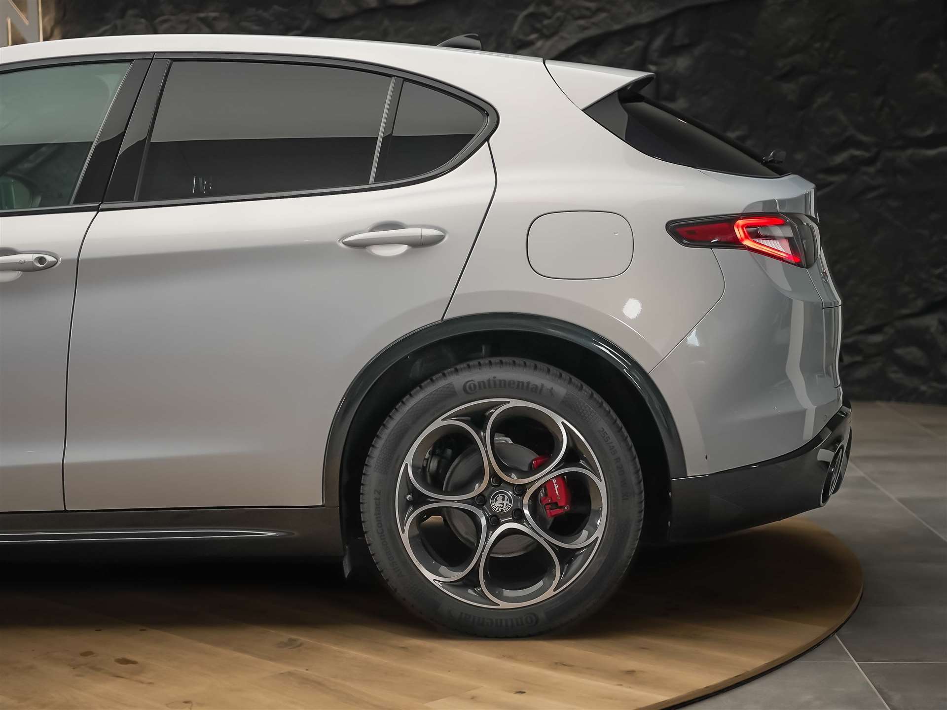 ALFA ROMEO Stelvio 2.2 JTDM Veloce Q4 AT8 *Facelift*Werksgarantie*Assistenten*-image-16