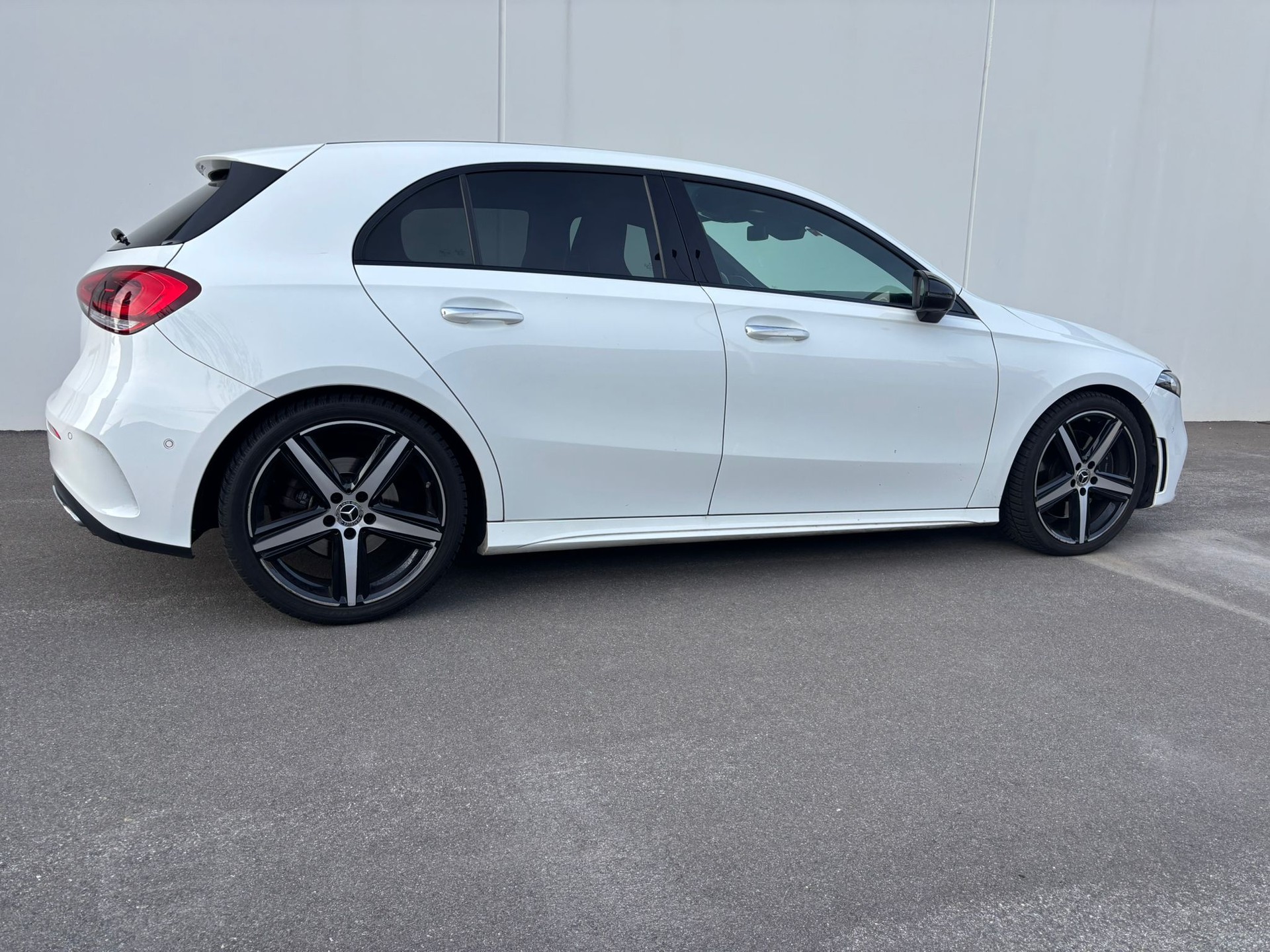MERCEDES-BENZ A 250 AMG Line 7G-DCT-image-2