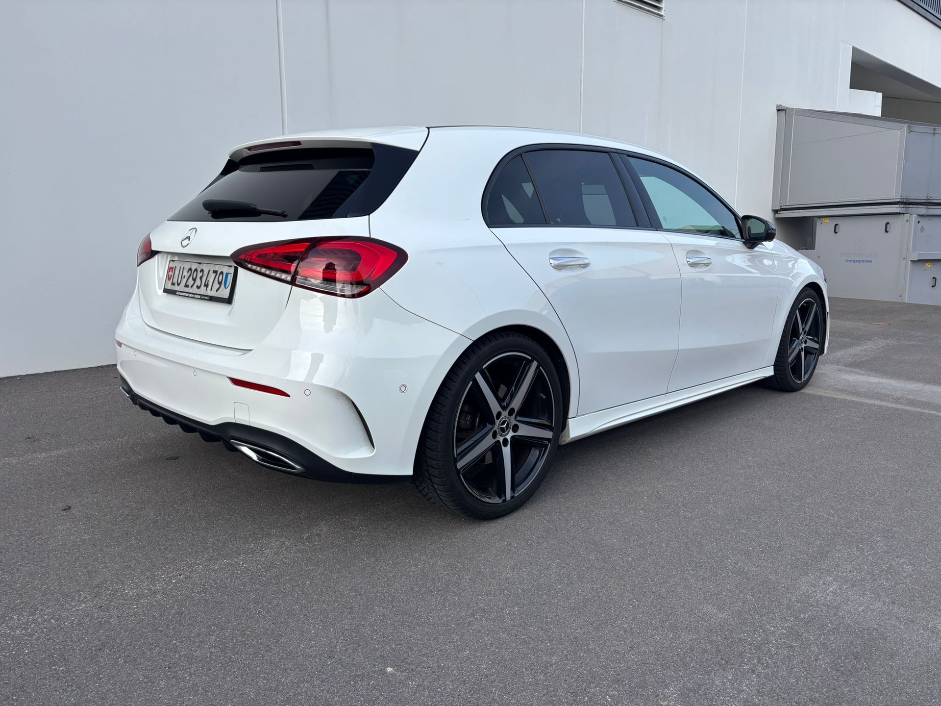 MERCEDES-BENZ A 250 AMG Line 7G-DCT-image-3