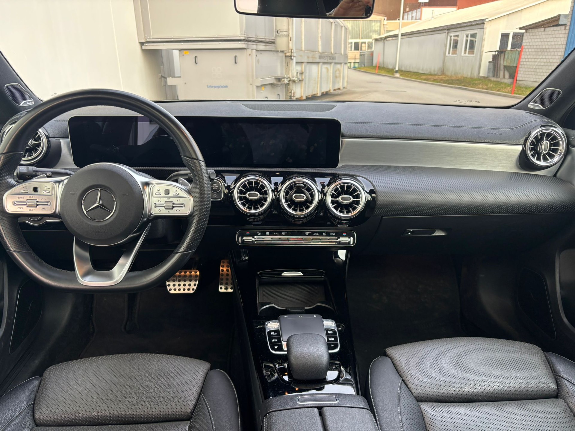 MERCEDES-BENZ A 250 AMG Line 7G-DCT-image-4