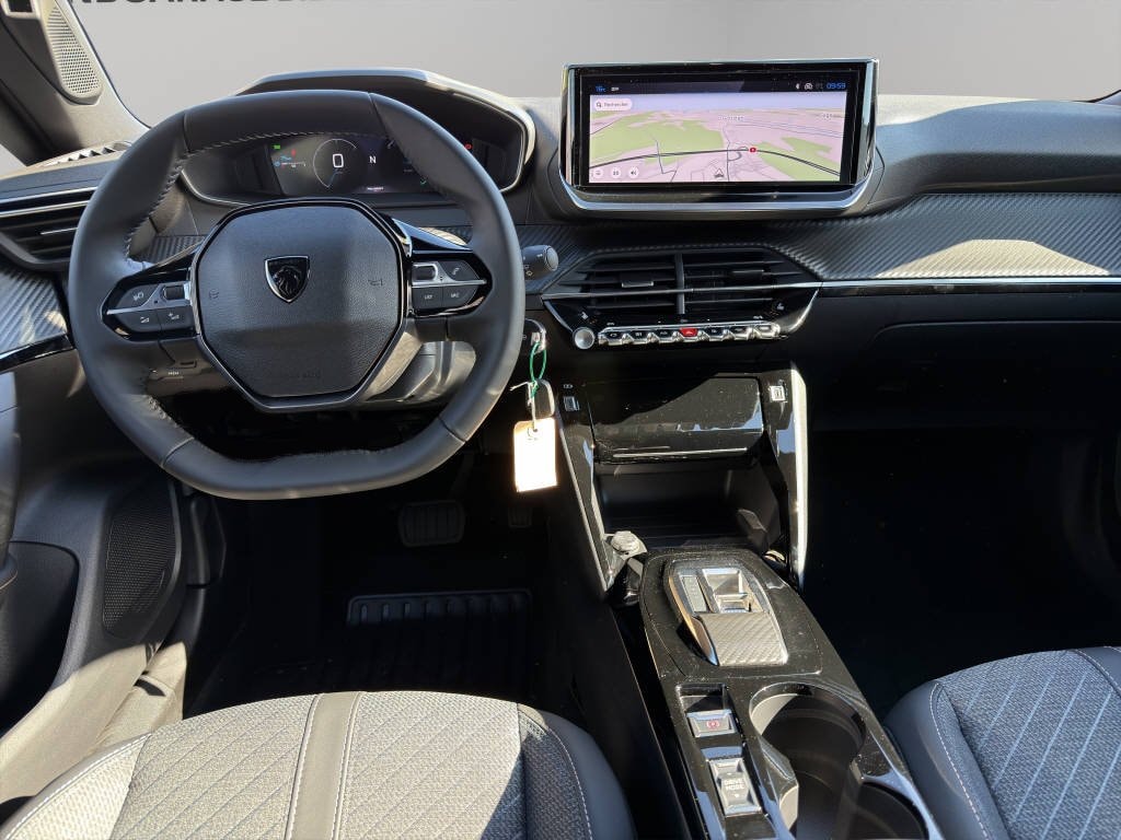 PEUGEOT 2008 1.2 Hybrid 145 Allure-image-7