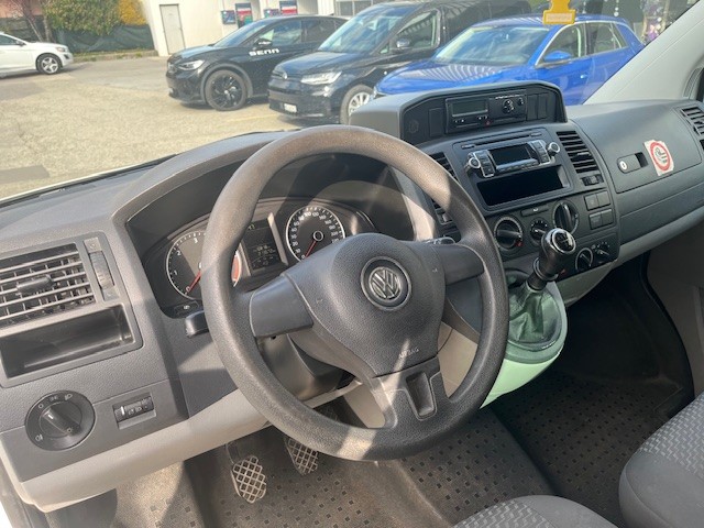 VW T5 Caravelle Trendline 2.0 TDI CR 4Motion-image-6