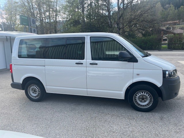 VW T5 Caravelle Trendline 2.0 TDI CR 4Motion-image-1