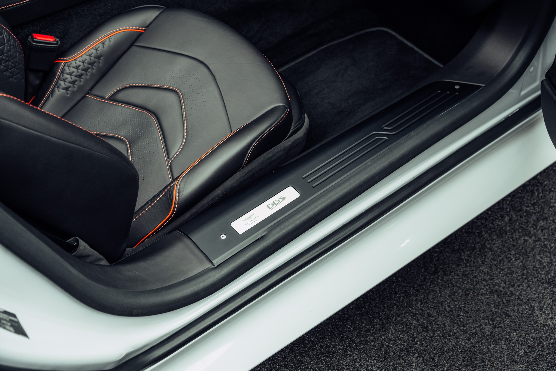 ASTON MARTIN DBS Superleggera Volante-image-24