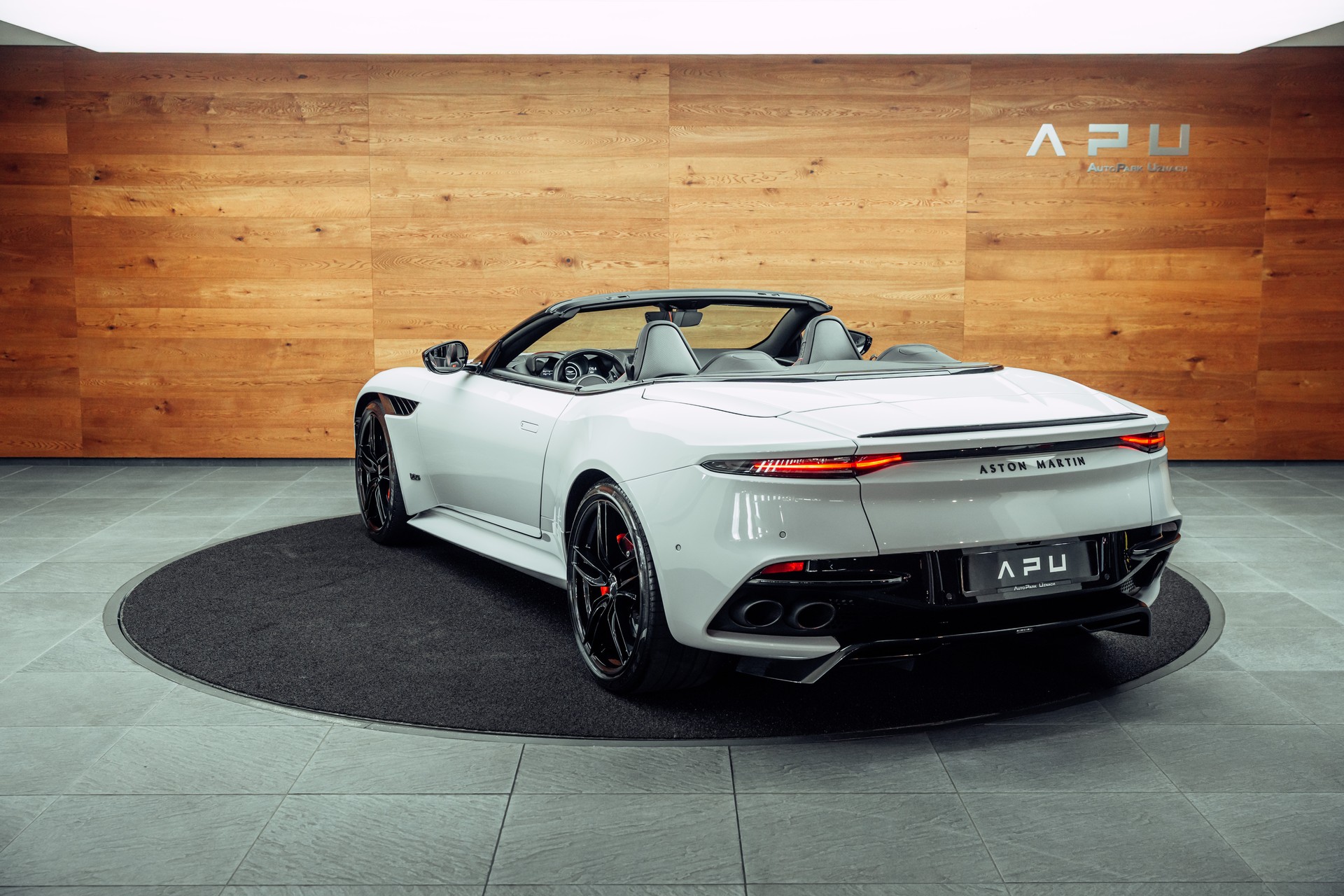 ASTON MARTIN DBS Superleggera Volante-showroom-element-3
