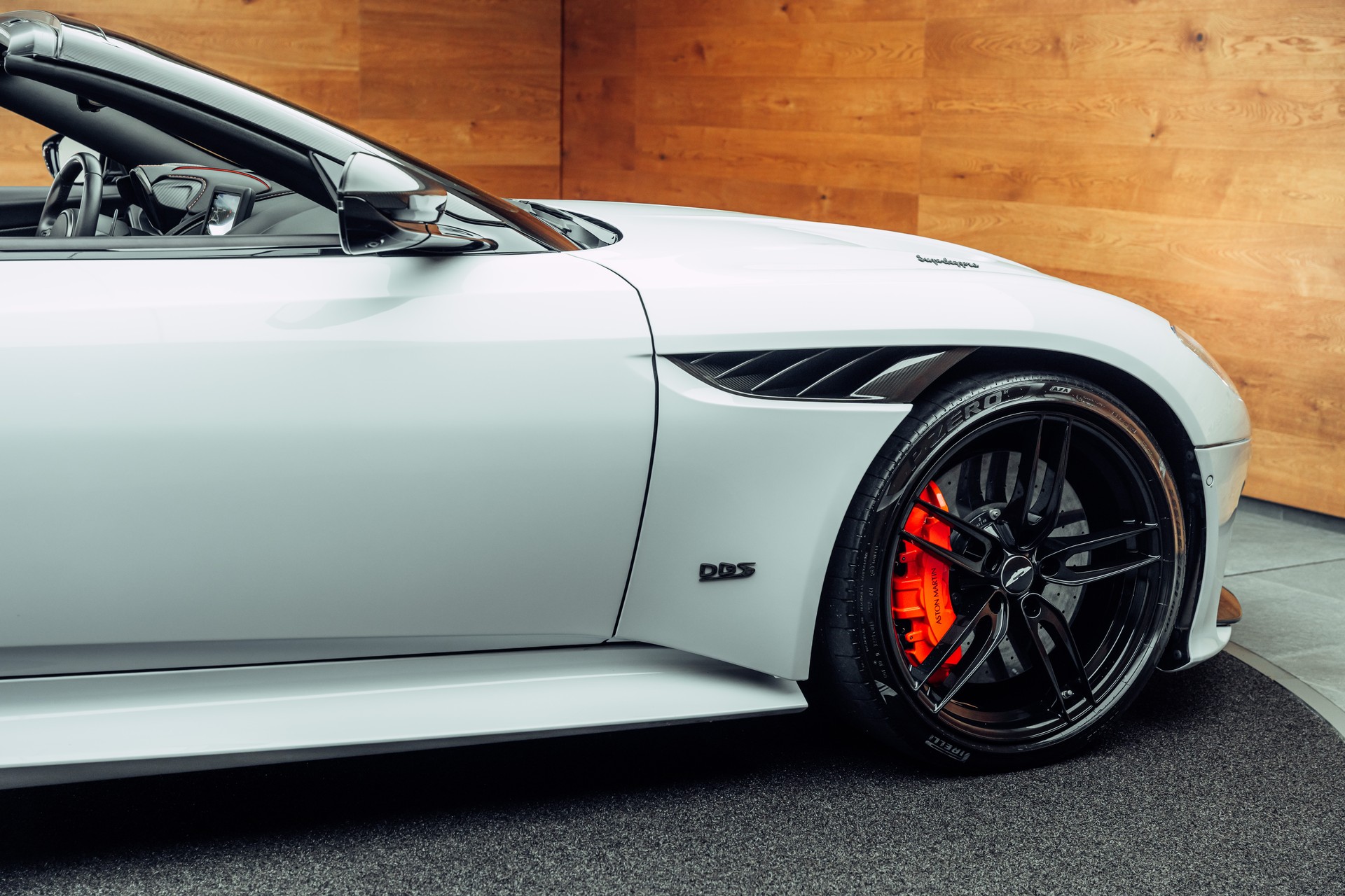 ASTON MARTIN DBS Superleggera Volante-image-26