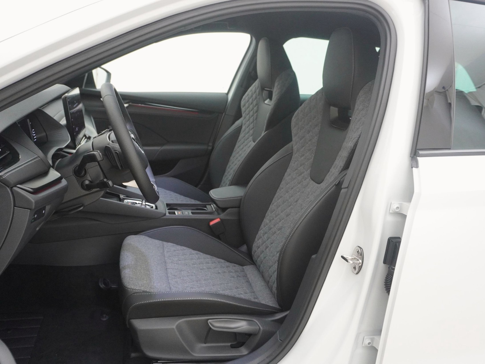 SKODA Octavia 2.0 TDI SportLine DSG-image-12