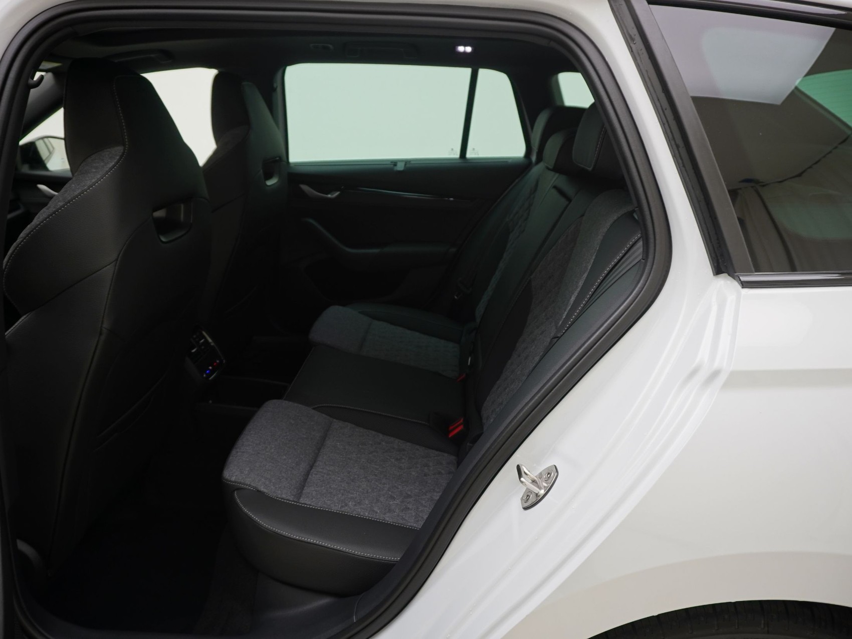 SKODA Octavia 2.0 TDI SportLine DSG-image-14