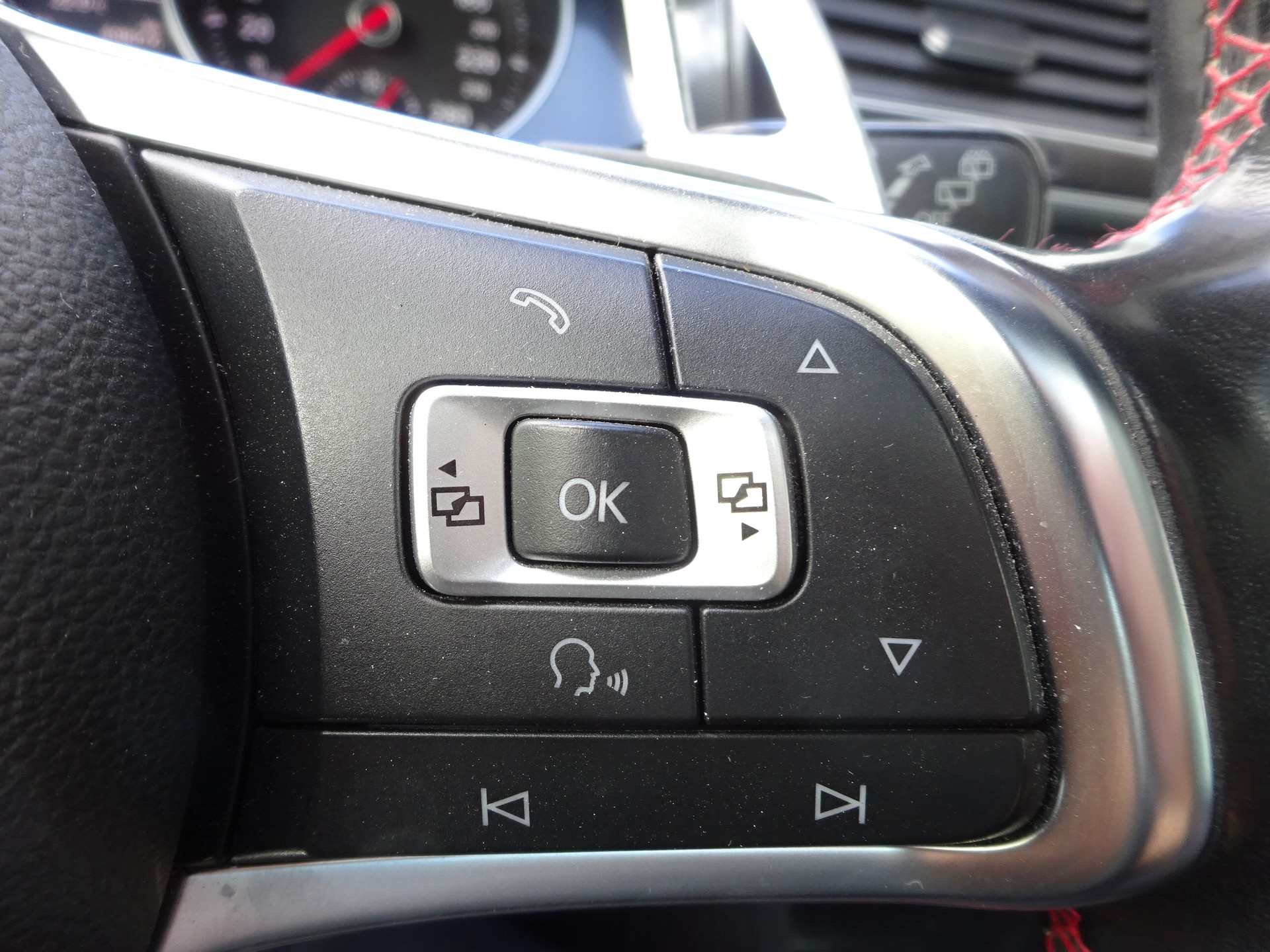 VW Golf 2.0 TSI GTI Performance DSG-image-14