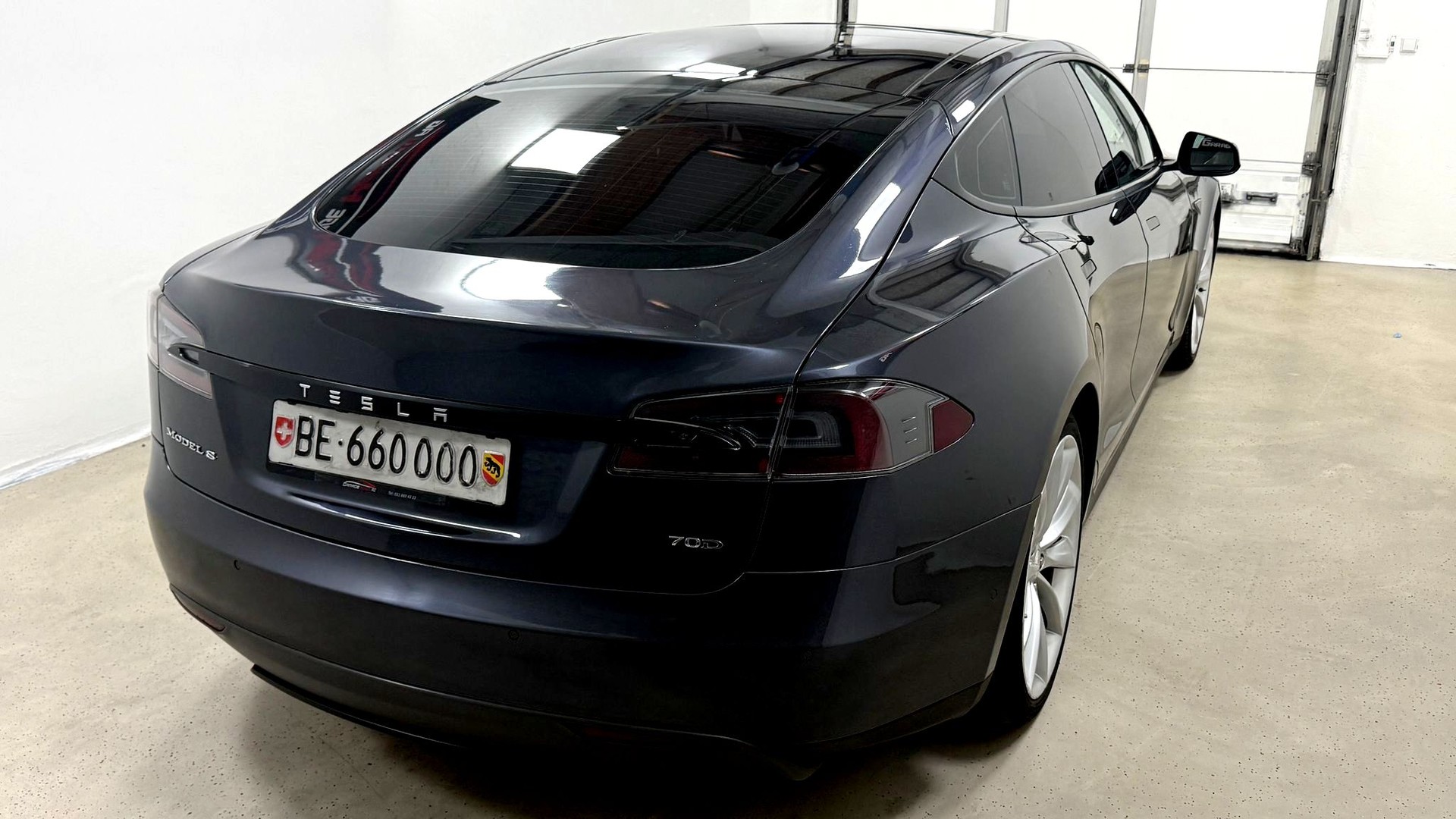 TESLA Model S 90 D Free Supercharger-image-14