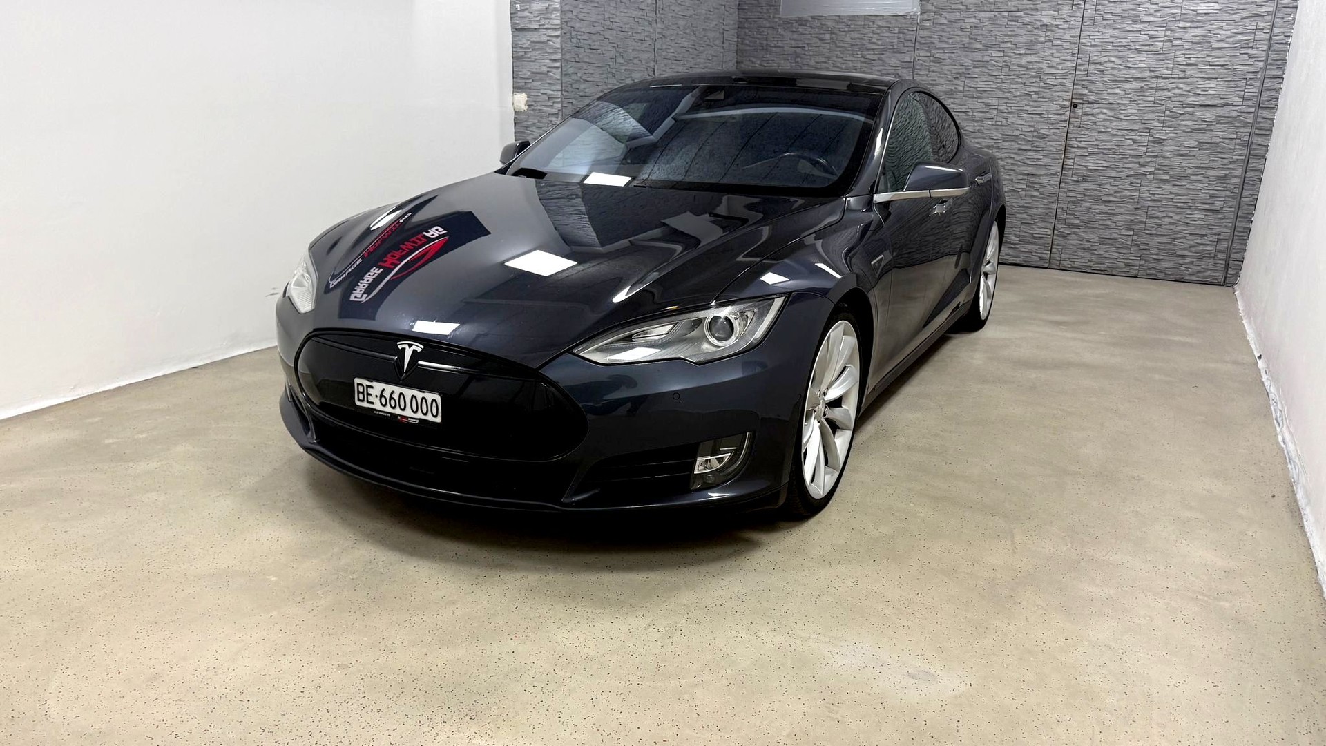 TESLA Model S 90 D Free Supercharger