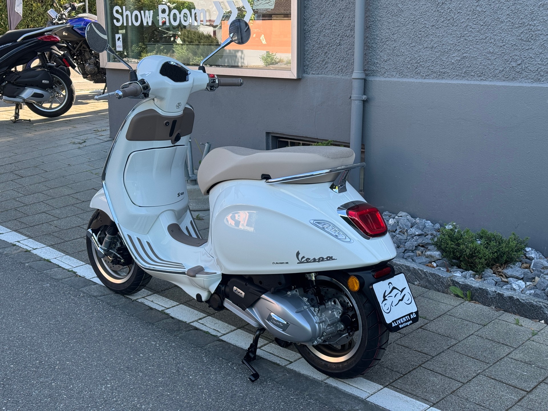 PIAGGIO Vespa 125 Primavera S 2026 Keyless Go & LCD Display-image-10