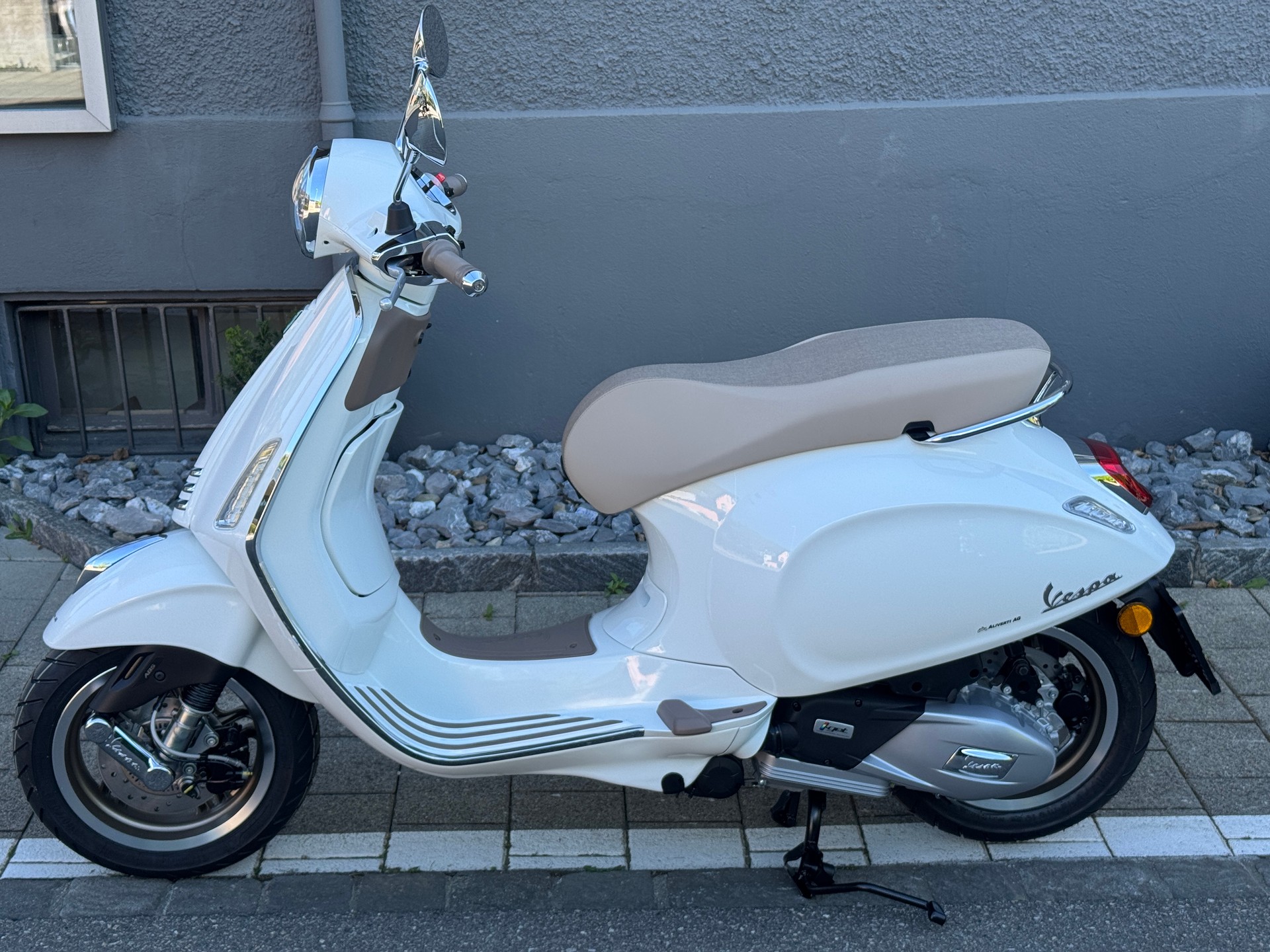 PIAGGIO Vespa 125 Primavera S 2026 Keyless Go & LCD Display-showroom-element-1