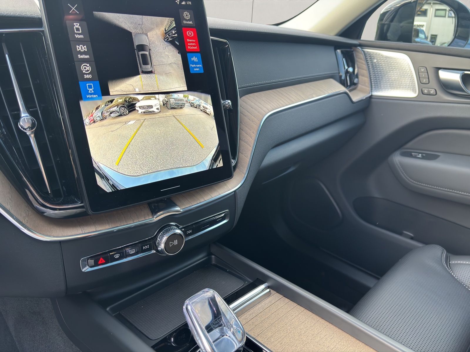 VOLVO XC60 2.0 T8 TE Ultra Dark eAWD-image-9