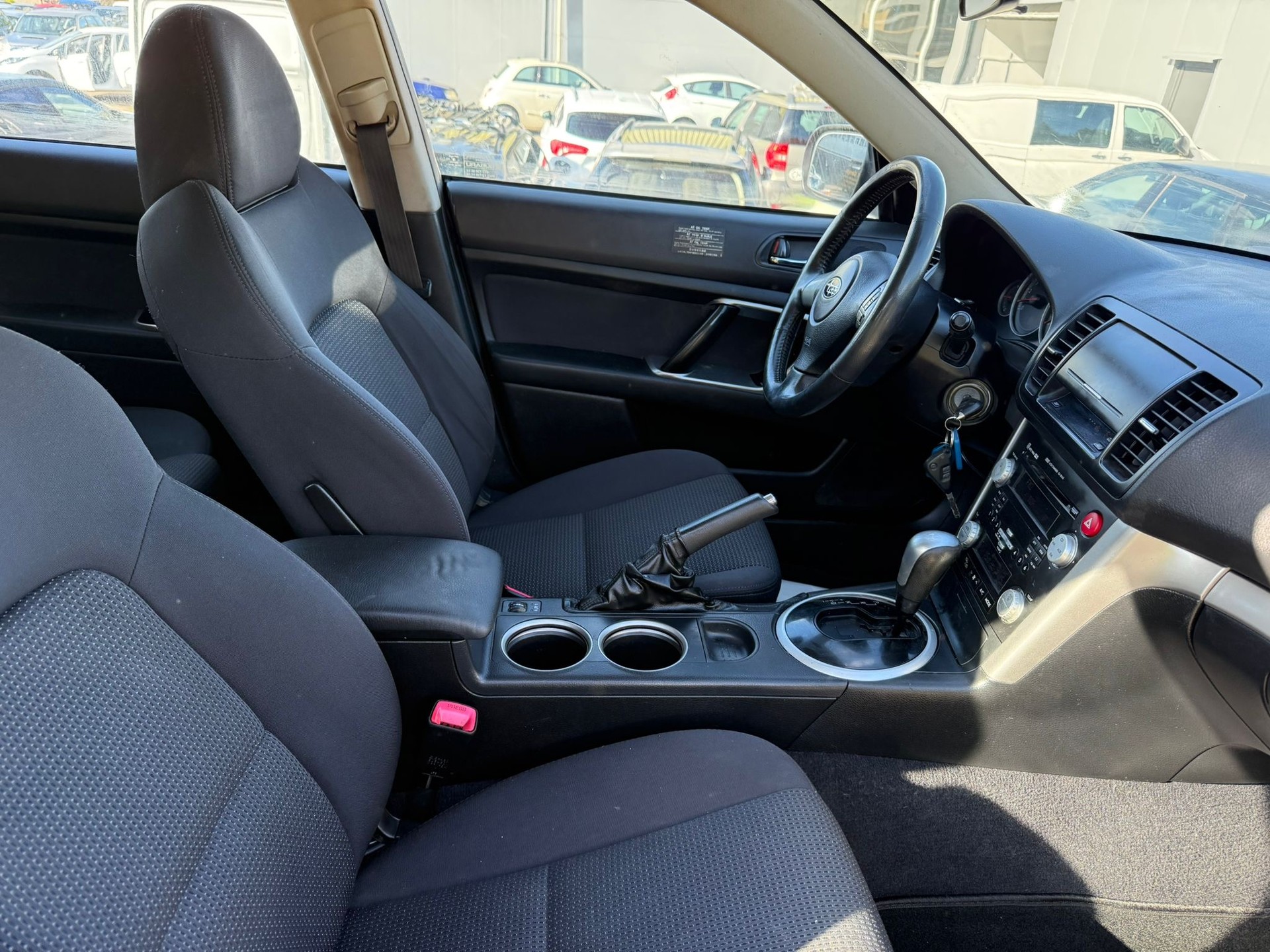 SUBARU Legacy 2.0R AWD Swiss-image-9