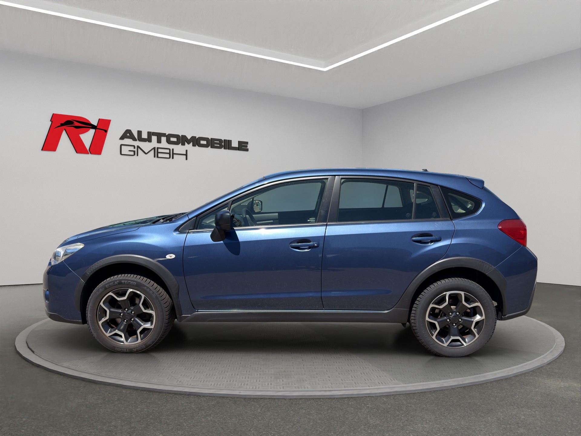 SUBARU XV 1.6 Swiss One-showroom-element-2