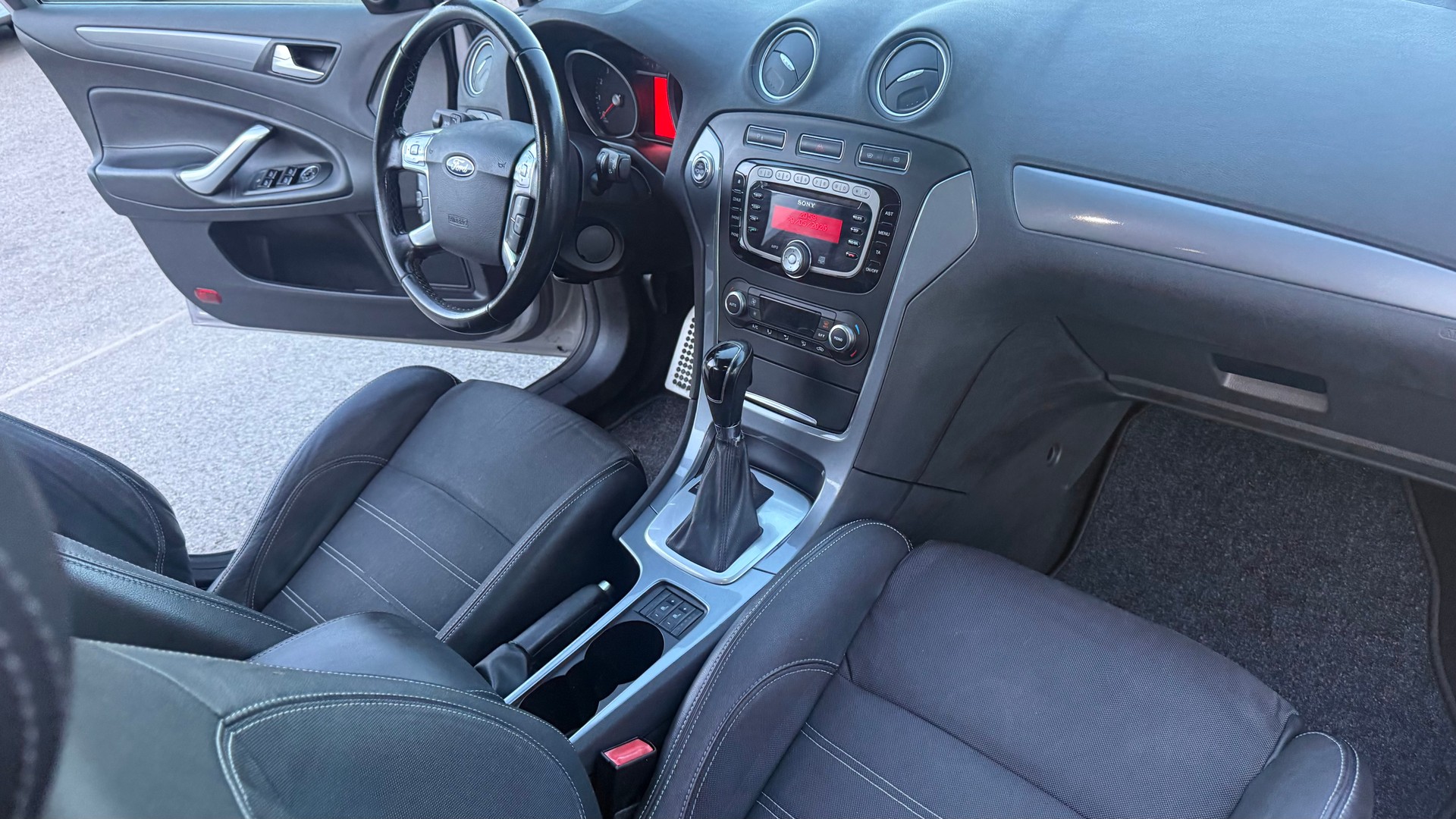 FORD Mondeo 2.0 EcoBoost SCTi Titanium PowerShift-image-10