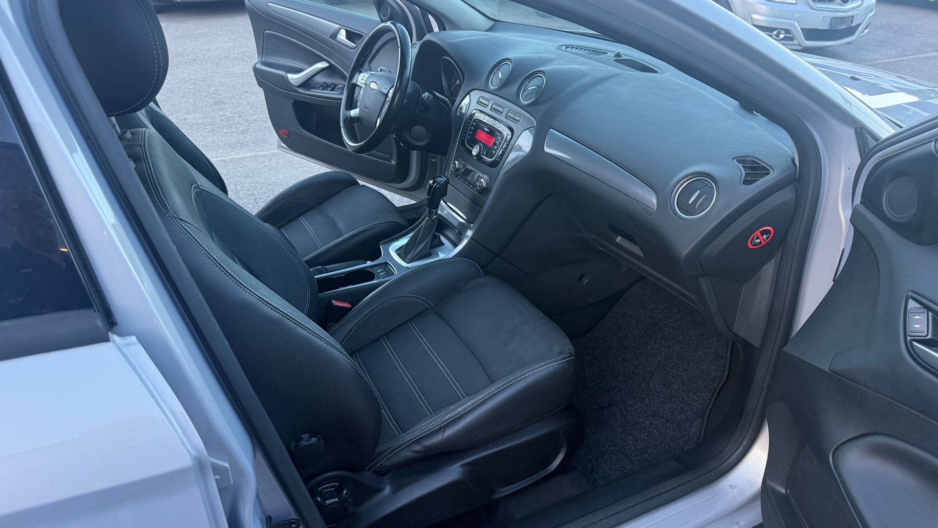 FORD Mondeo 2.0 EcoBoost SCTi Titanium PowerShift-image-7