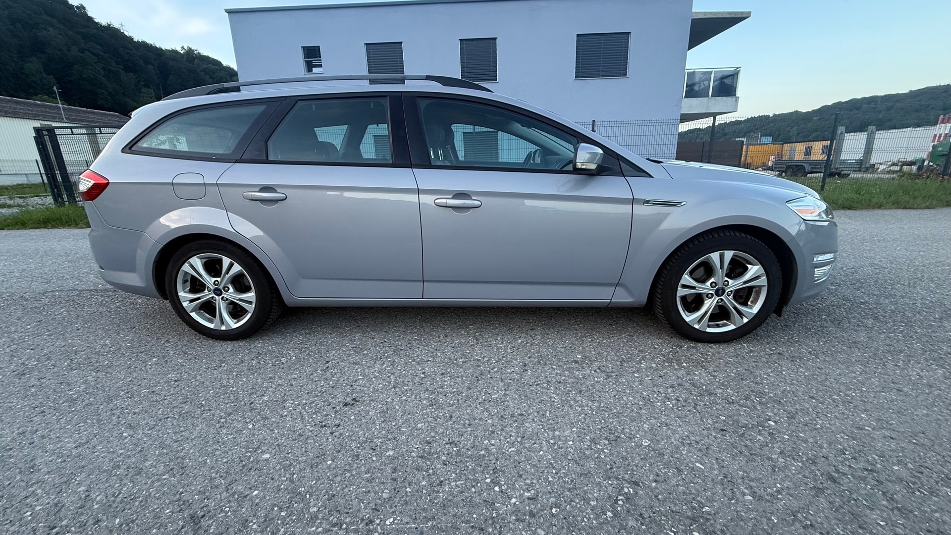 FORD Mondeo 2.0 EcoBoost SCTi Titanium PowerShift-image-3
