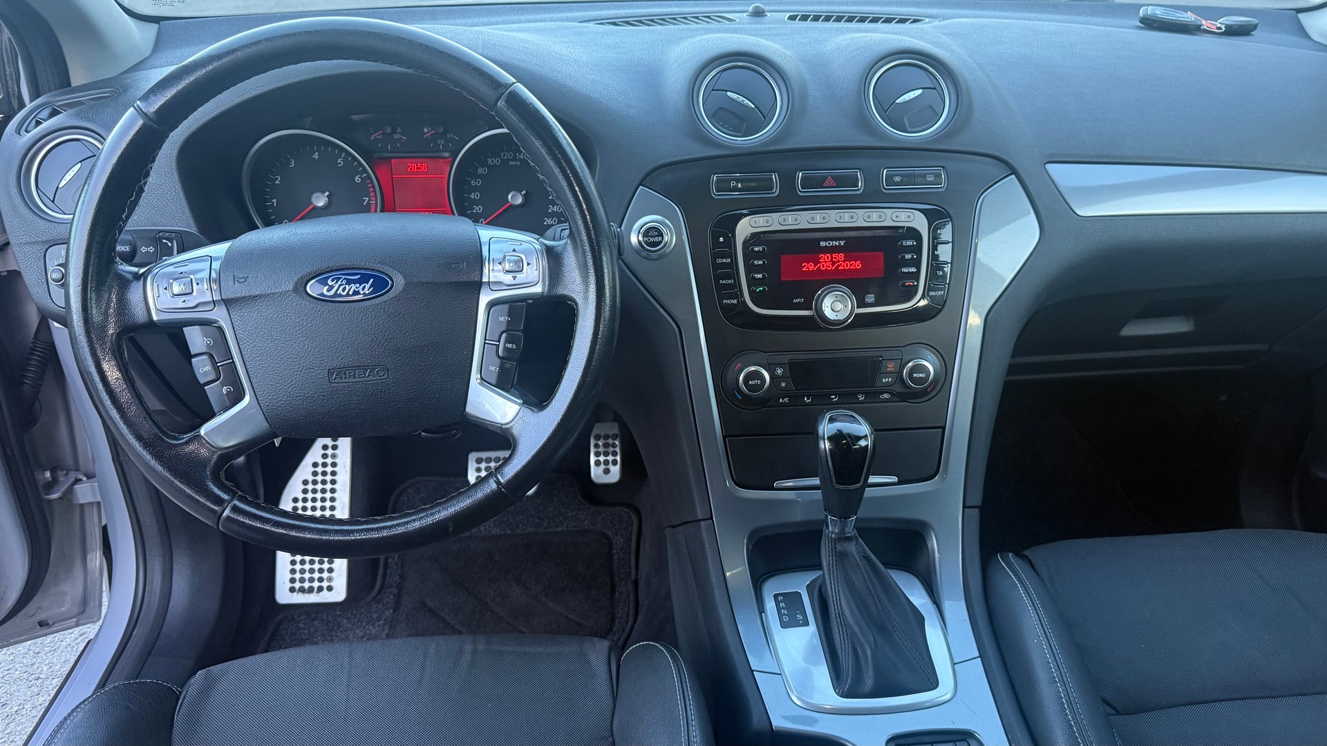 FORD Mondeo 2.0 EcoBoost SCTi Titanium PowerShift-image-6