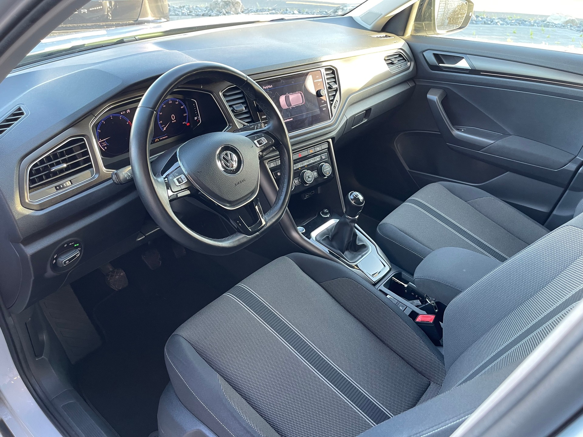 VW T-Roc 1.0 TSI Advance-image-12