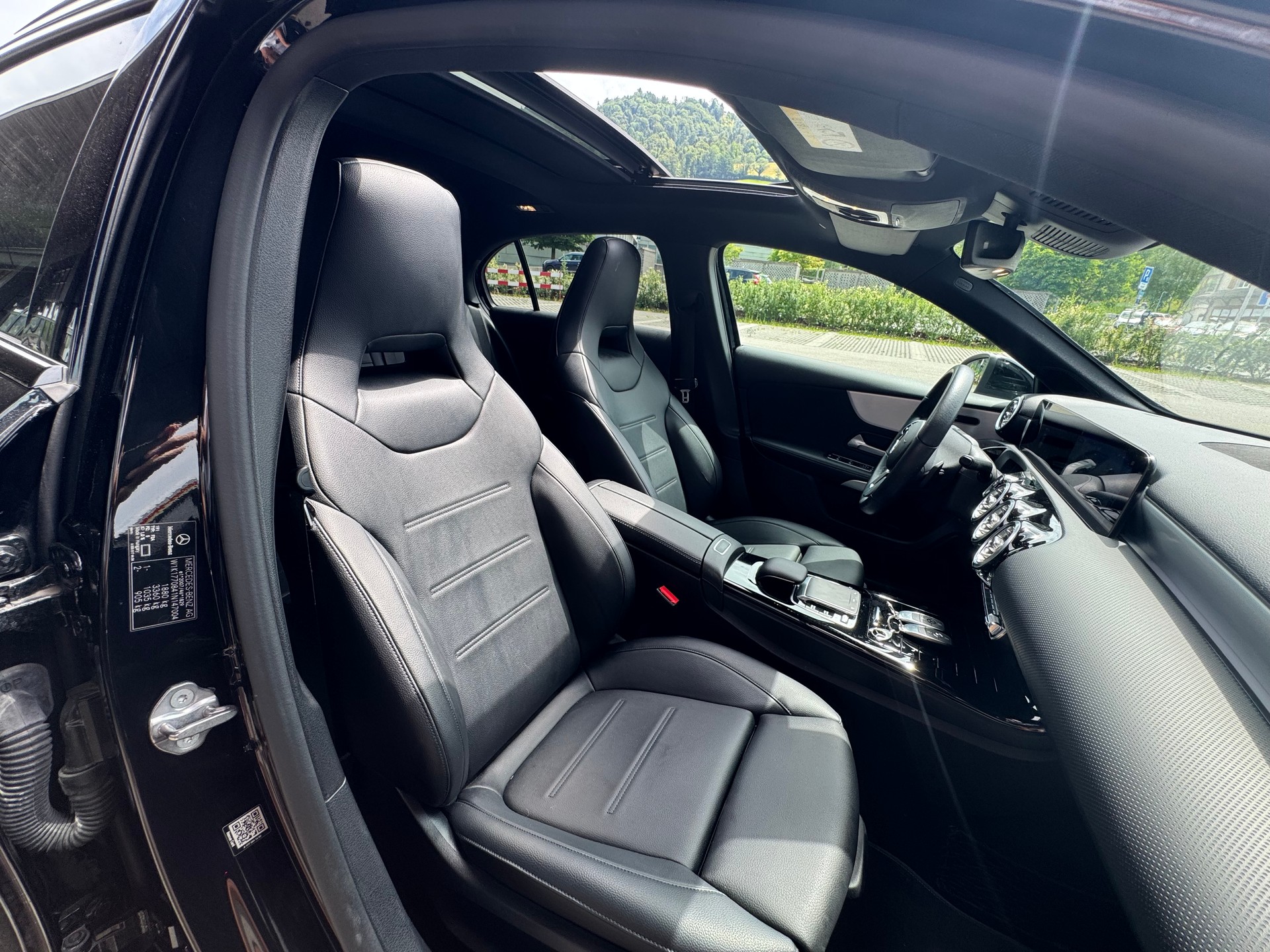 MERCEDES-BENZ A 180 AMG Line-image-3