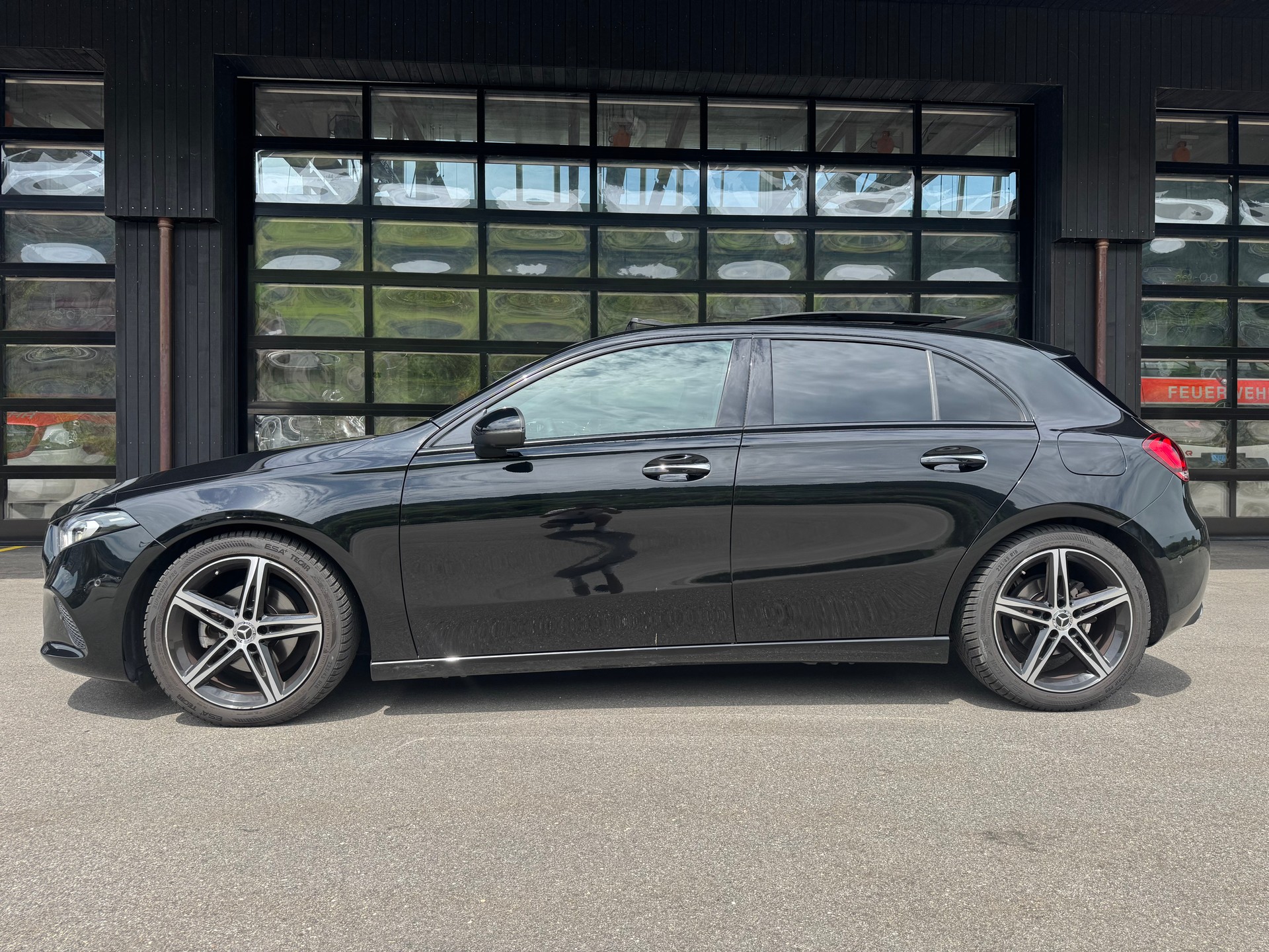 MERCEDES-BENZ A 180 AMG Line-image-0