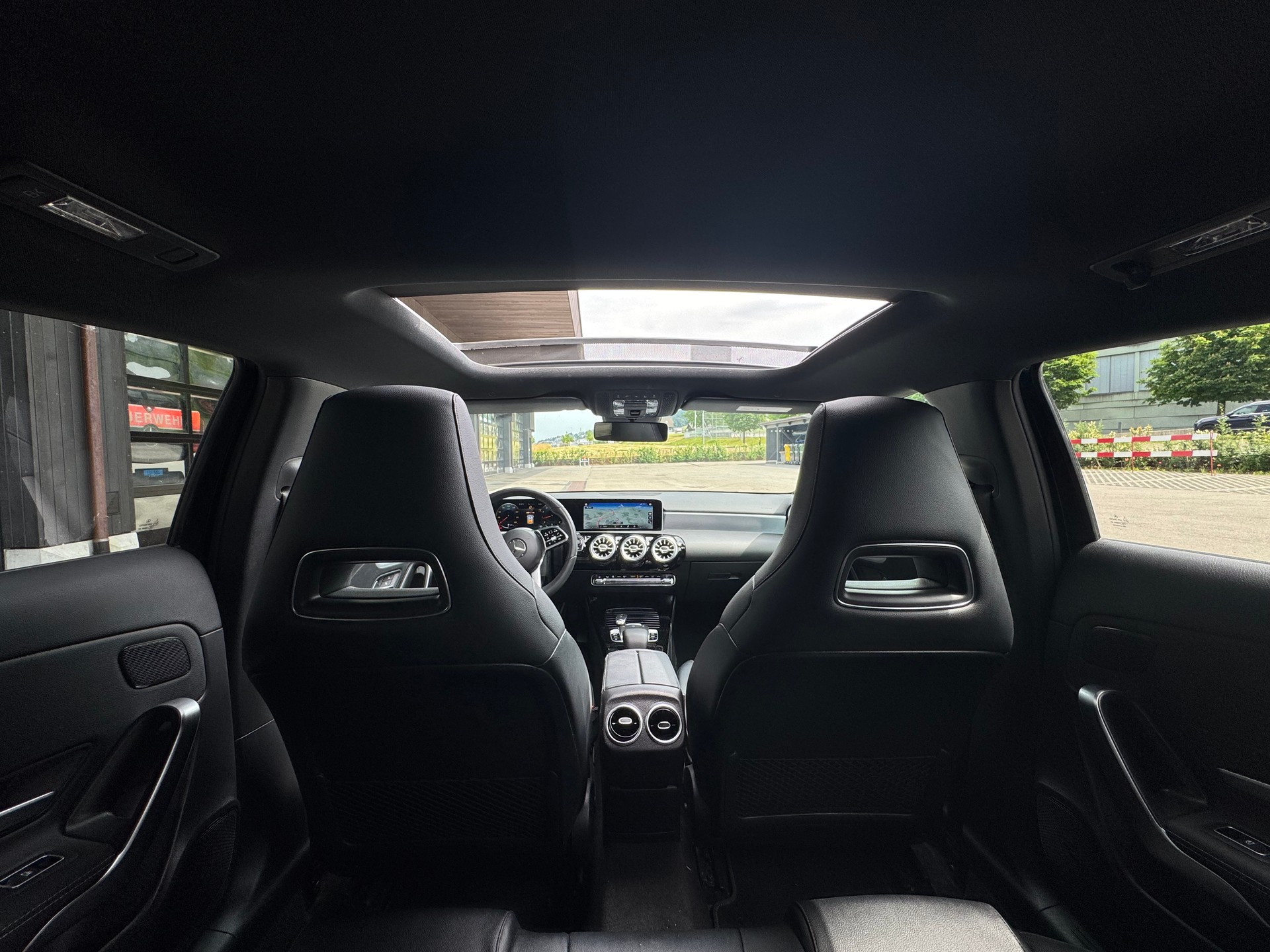MERCEDES-BENZ A 180 AMG Line-image-5