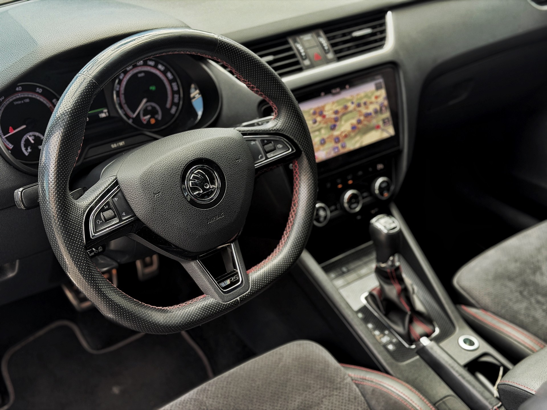 SKODA Octavia Combi 2.0 TSI RS Value DSG-image-13